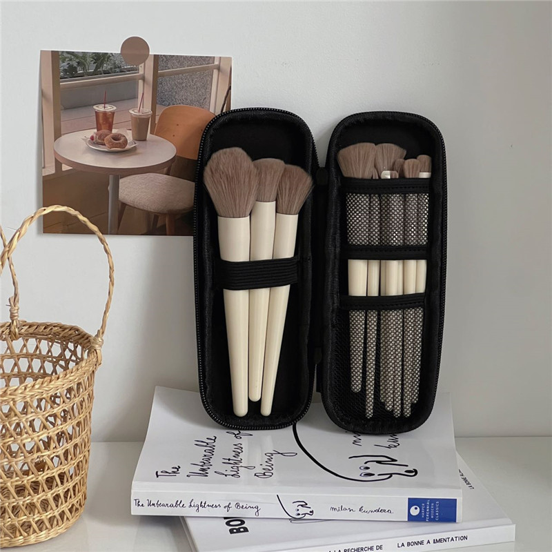 A new portable makeup brush bag for women, a small brush, eyebrow pencil and eyeshadow brush storage bag that can be carried around for travel Specification drawing
