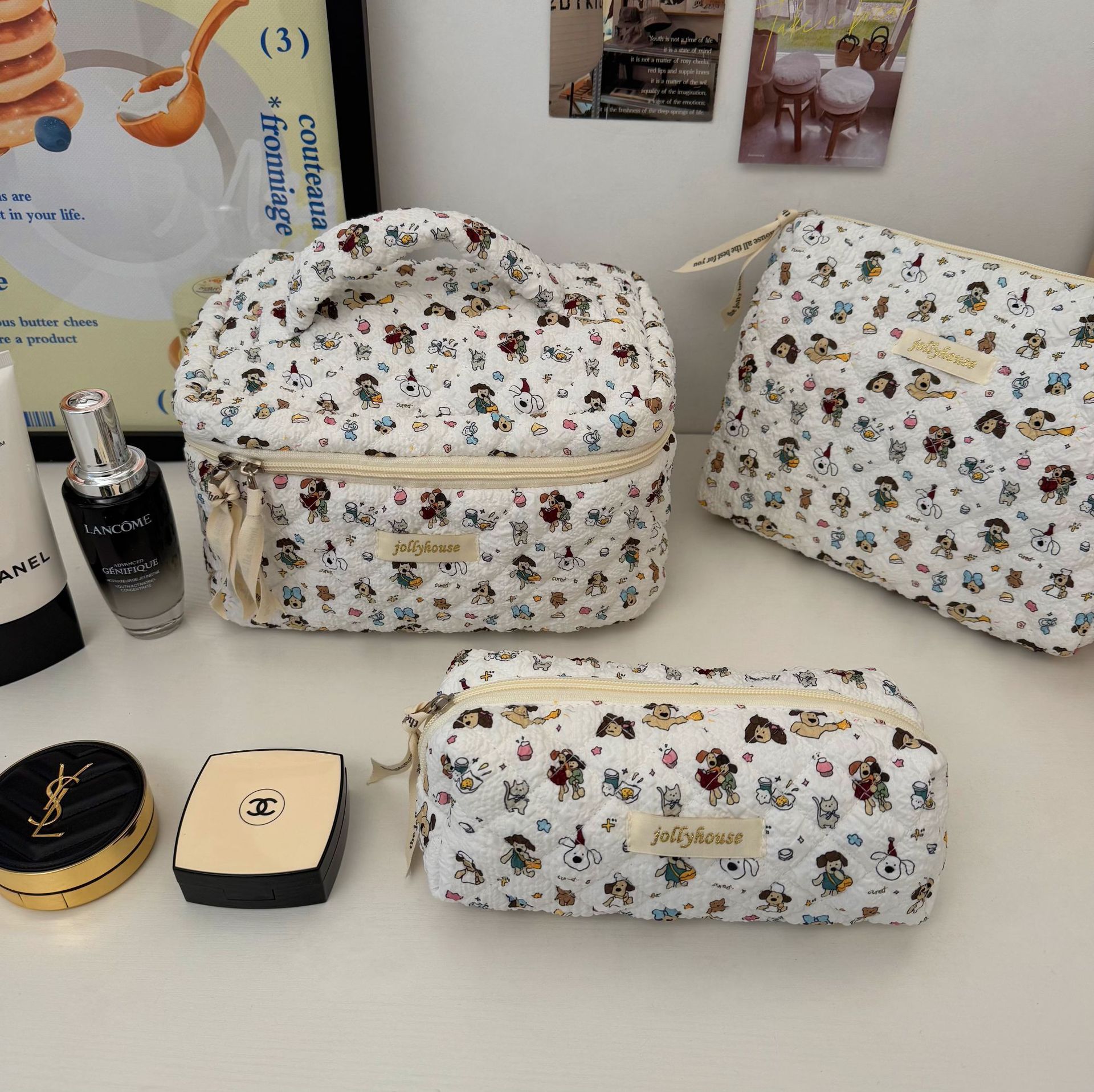 2025 New cartoon dog makeup bag for women's travel, portable large-capacity cosmetics storage bag and handbag full figure
