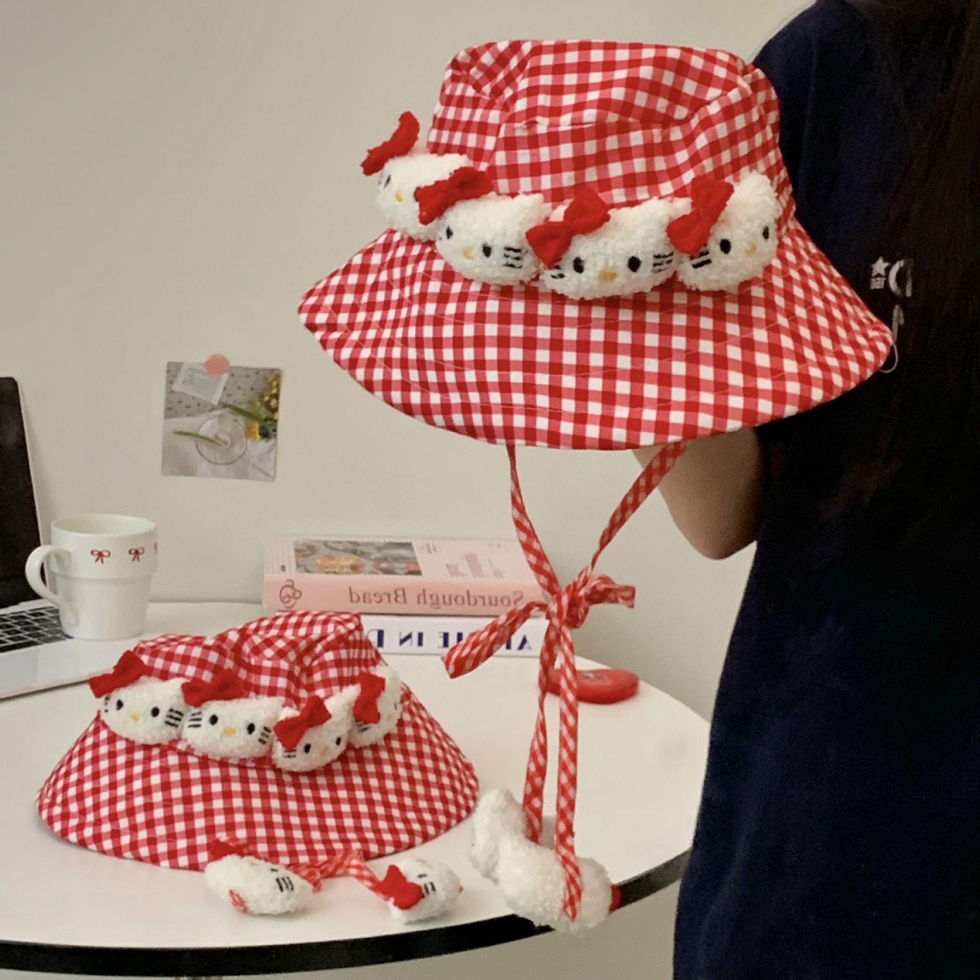 A cute Japanese red checkered fisherman's hat with a wide brim, a cat hat, a sweet beach picnic fisherman's hat, and a windproof hat Specification drawing