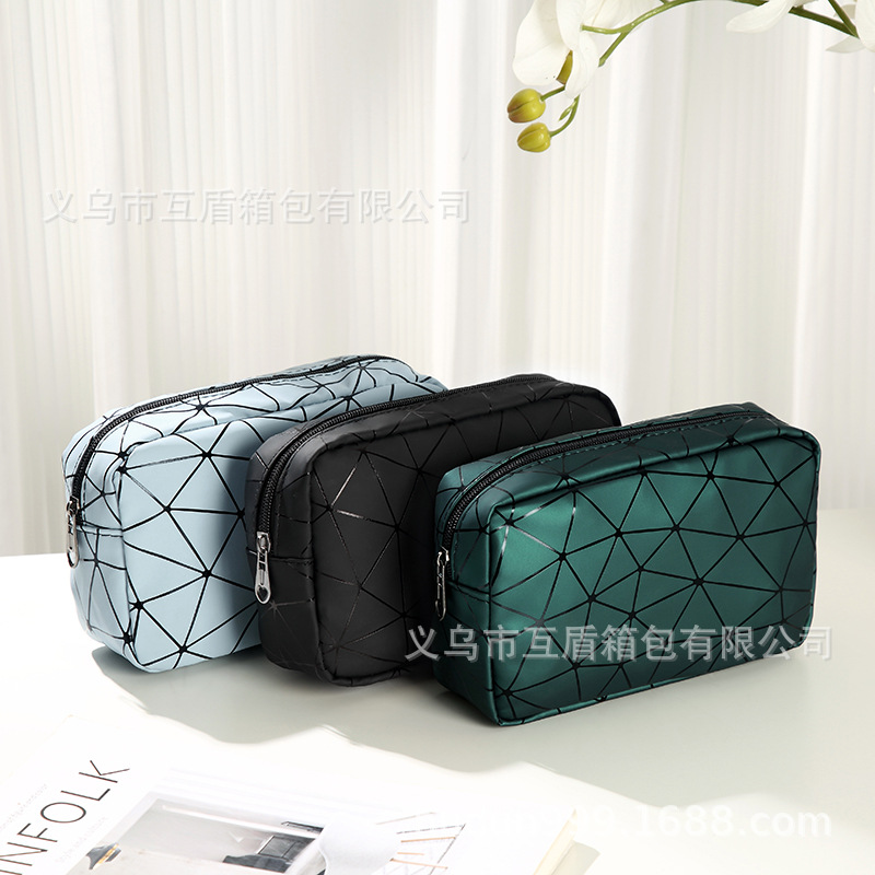 A new large-capacity portable Instagram convenient makeup bag for travel lipstick and cosmetics storage full figure