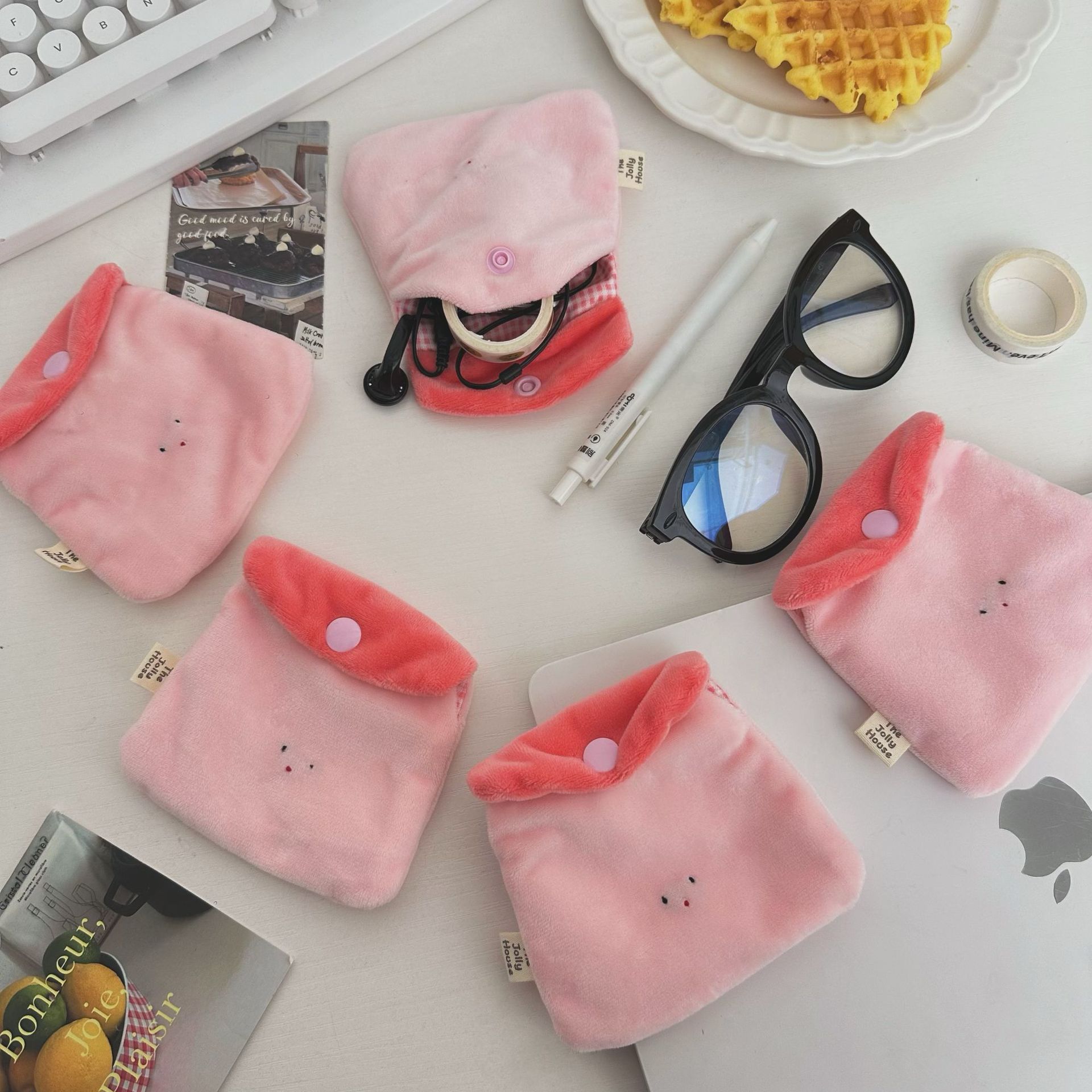 Sweet strawberry pudding coin purse, cartoon cute mini plush portable headphones, ID card portable storage small card case details Picture
