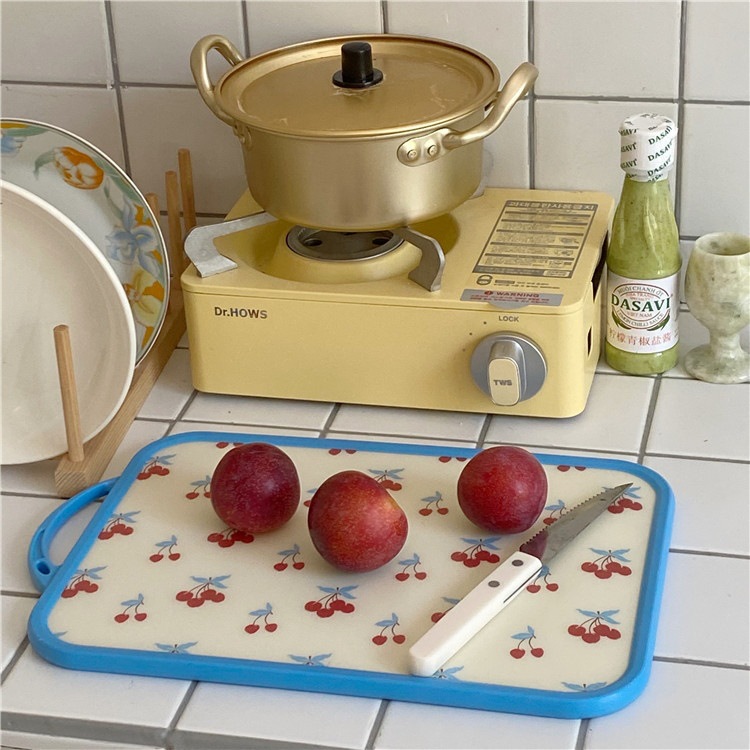 A retro floral cherry cutting board of the same style as a Korean blogger, an Instagram kitchen double-sided cutting board for vegetables and fruits, and a photo prop Application Scenario