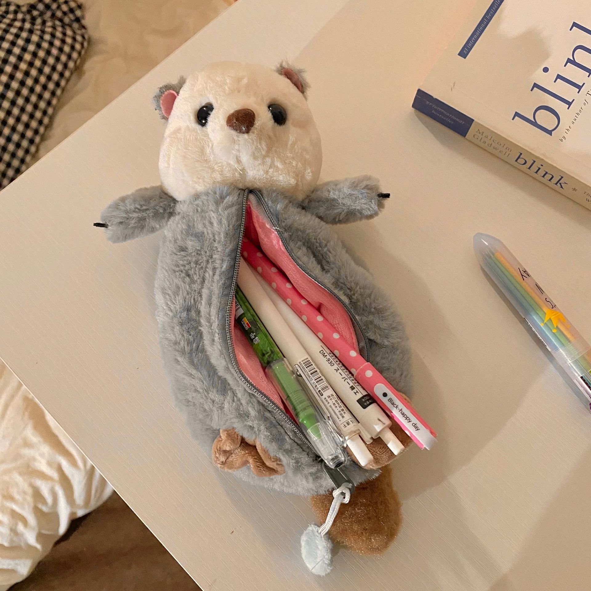 Little joys on the Desk ~ Cute plush pencil case, large capacity student cartoon Robin stationery box, junior high school student Application Scenario