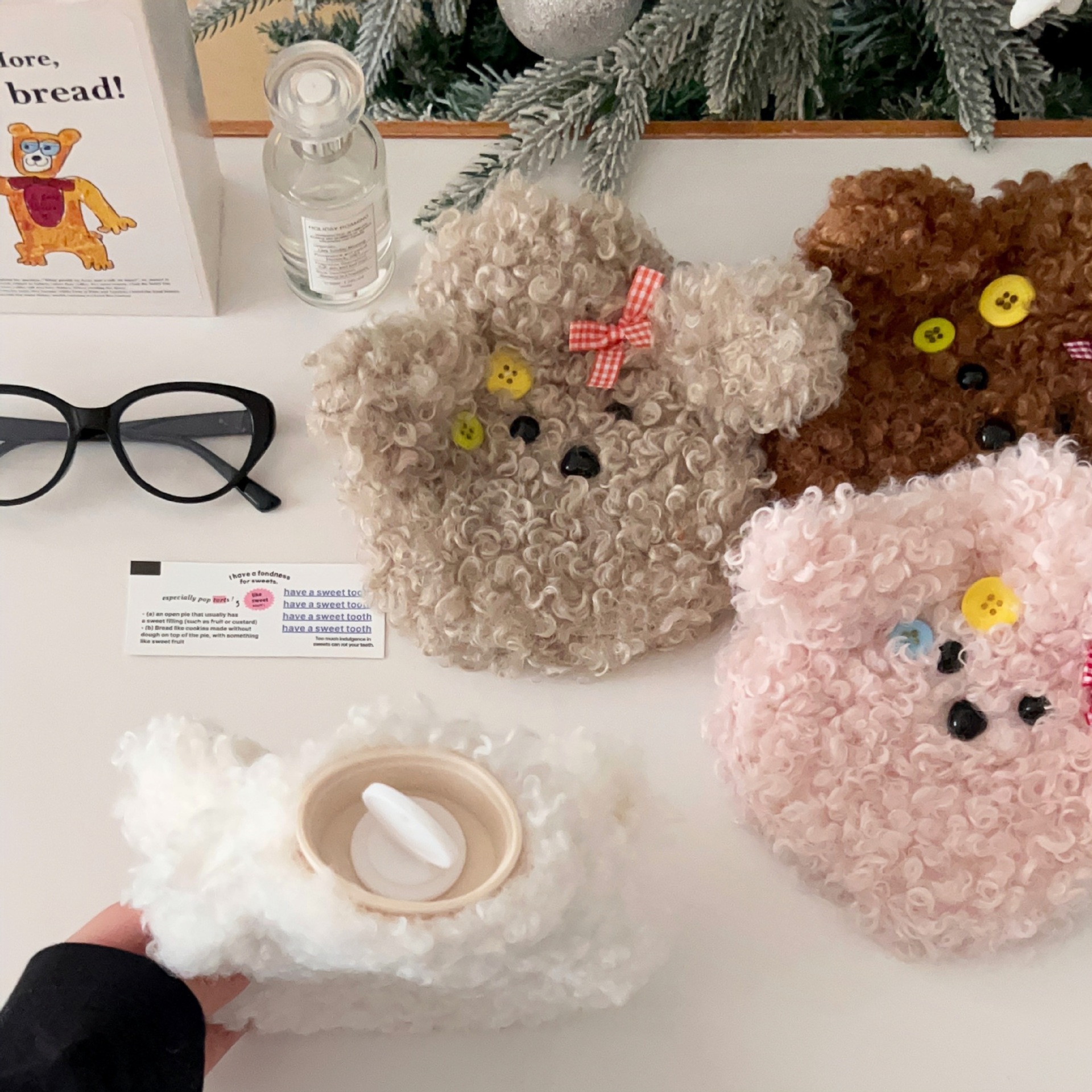The popular teddy dog hot water bag, water-filled warm baby, can warm hands, stomach, explosion-proof bed and feet with hot water full figure