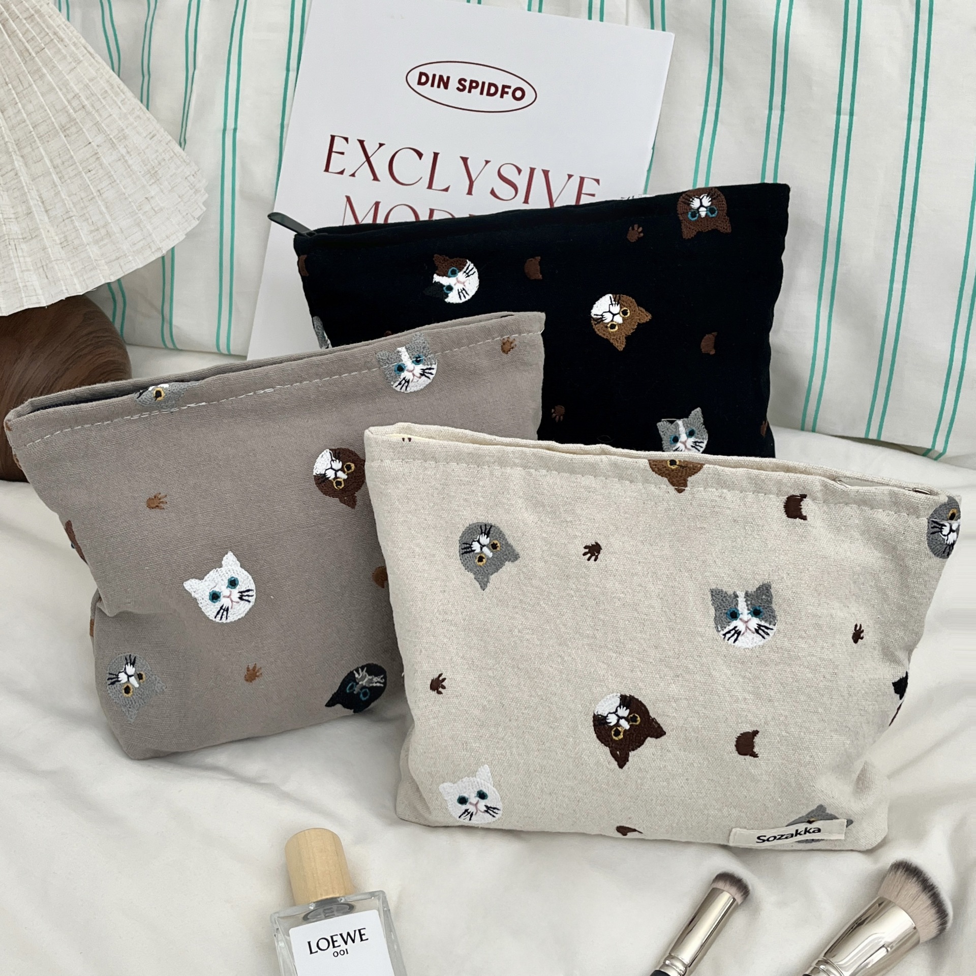 Cotton and linen embroidered cute cat storage bag, large-capacity travel portable storage bag, travel and business trip makeup bag for women full figure