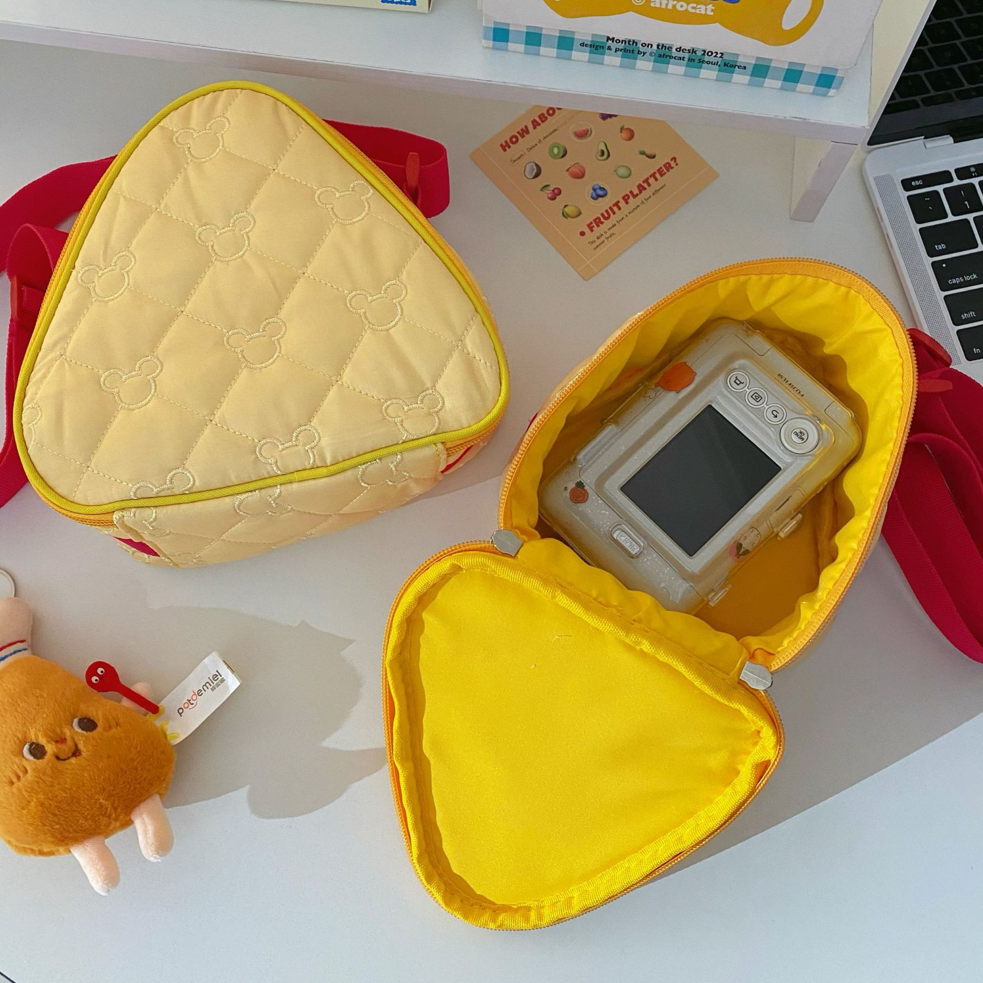 Xiaohongshu's same style camera bag, cartoon cheese, girlish heart storage bag, cute and portable triangular crossbody bag for students full figure