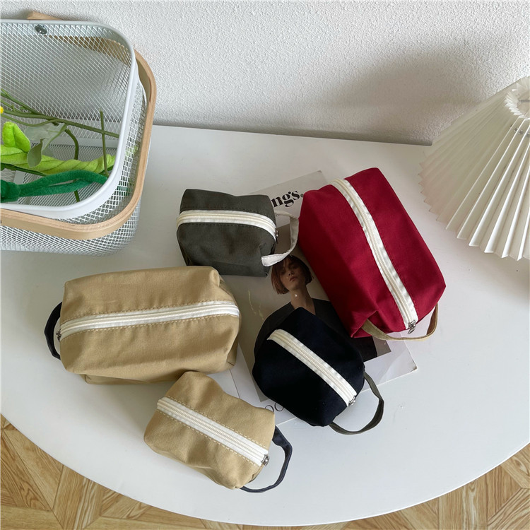 Korean version of Instagram, a niche and simple hand-carried makeup bag for female students, a portable cosmetics and toiletries storage bag for going out full figure