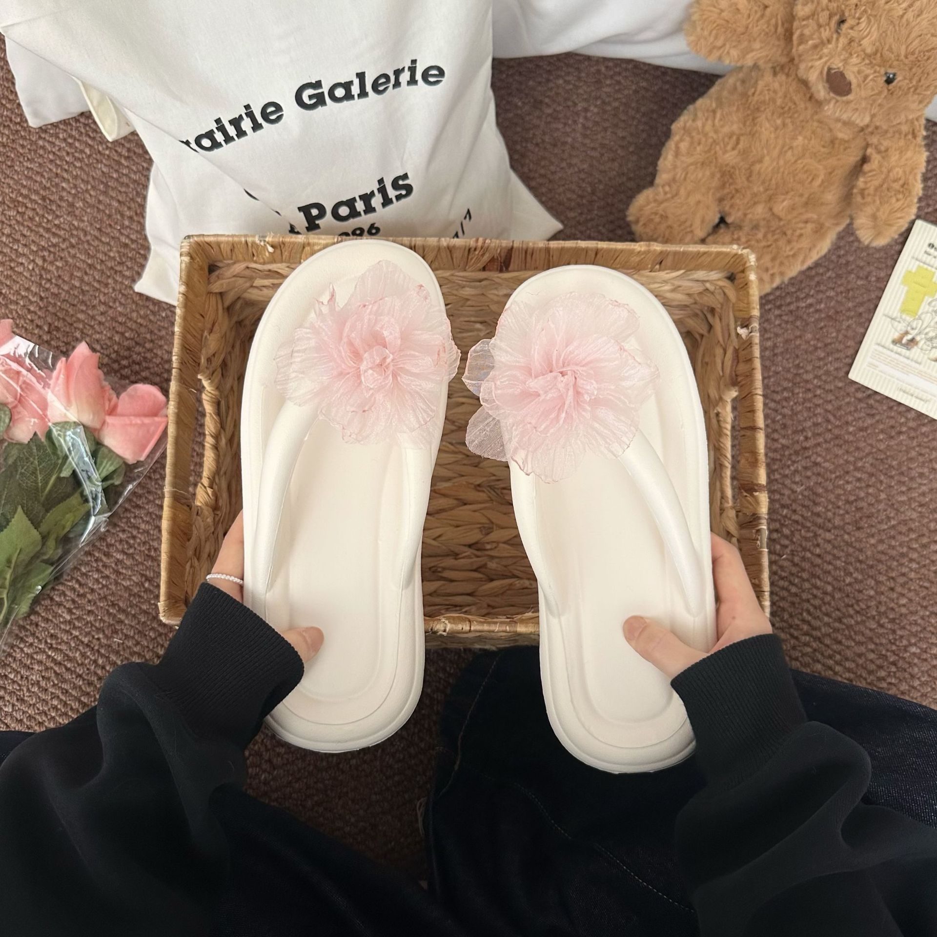 New summer anti-slip EVA soft-soled flip-flops with a sweet and ins-style pink tulle pattern full figure