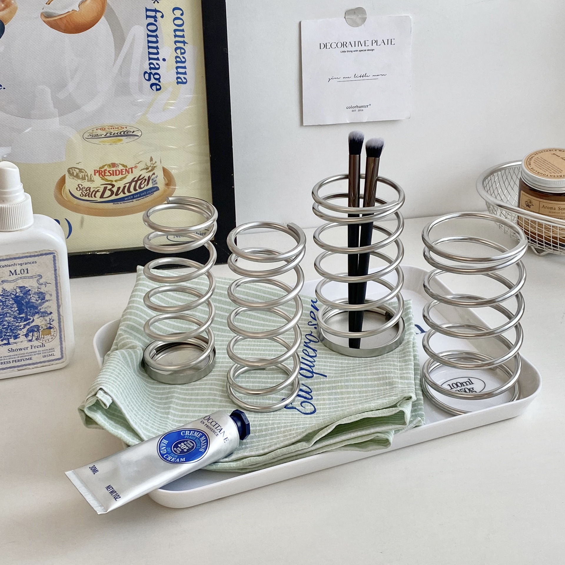 Stainless steel ring toothbrush holder, ins bathroom washbasin, desktop makeup brush storage cylinder, hollowed-out multi-functional pen holder Specification drawing