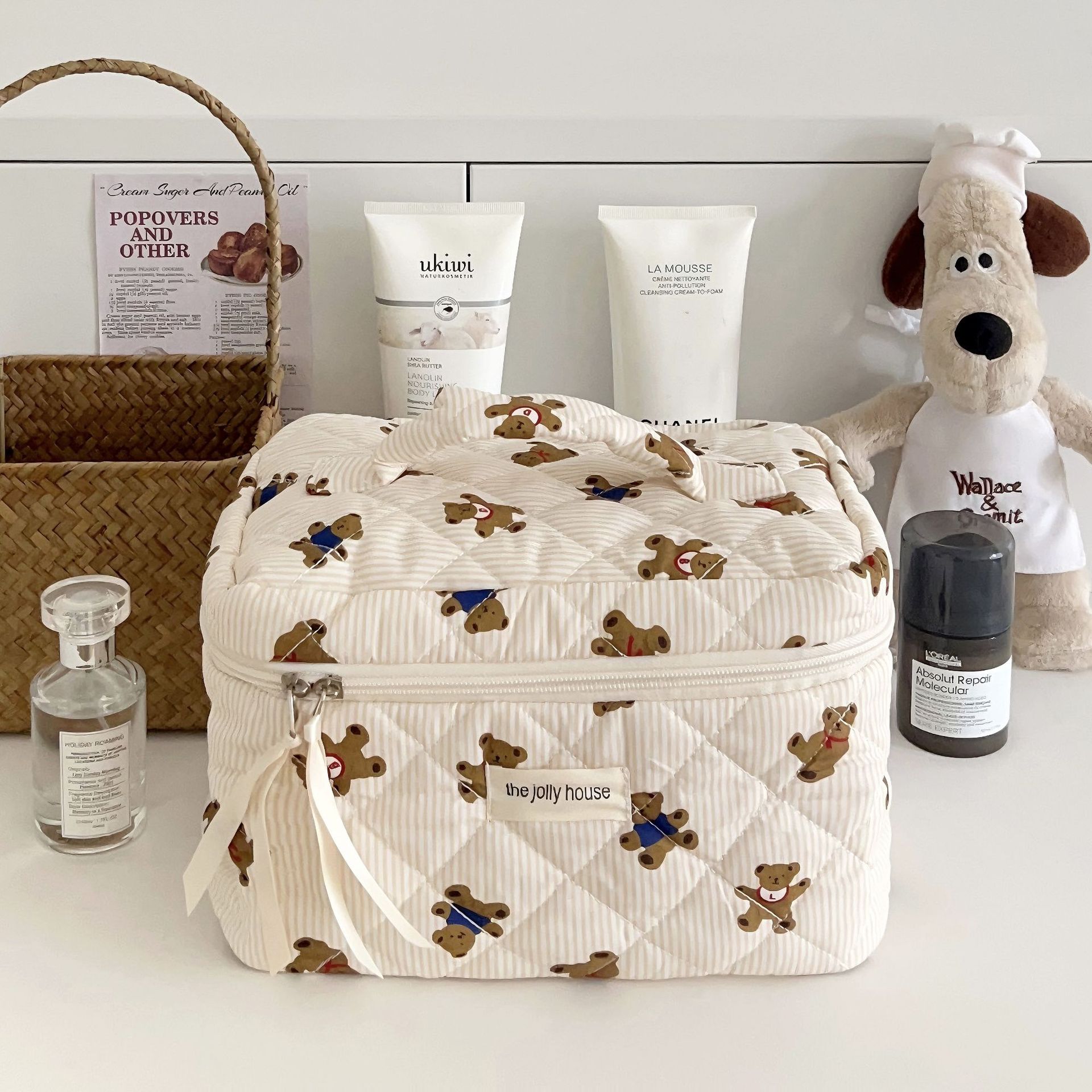 Makeup bag for women, large-capacity 2024 new model cosmetics storage bag, portable folding toiletry bag, skin care products storage bag Item Picture