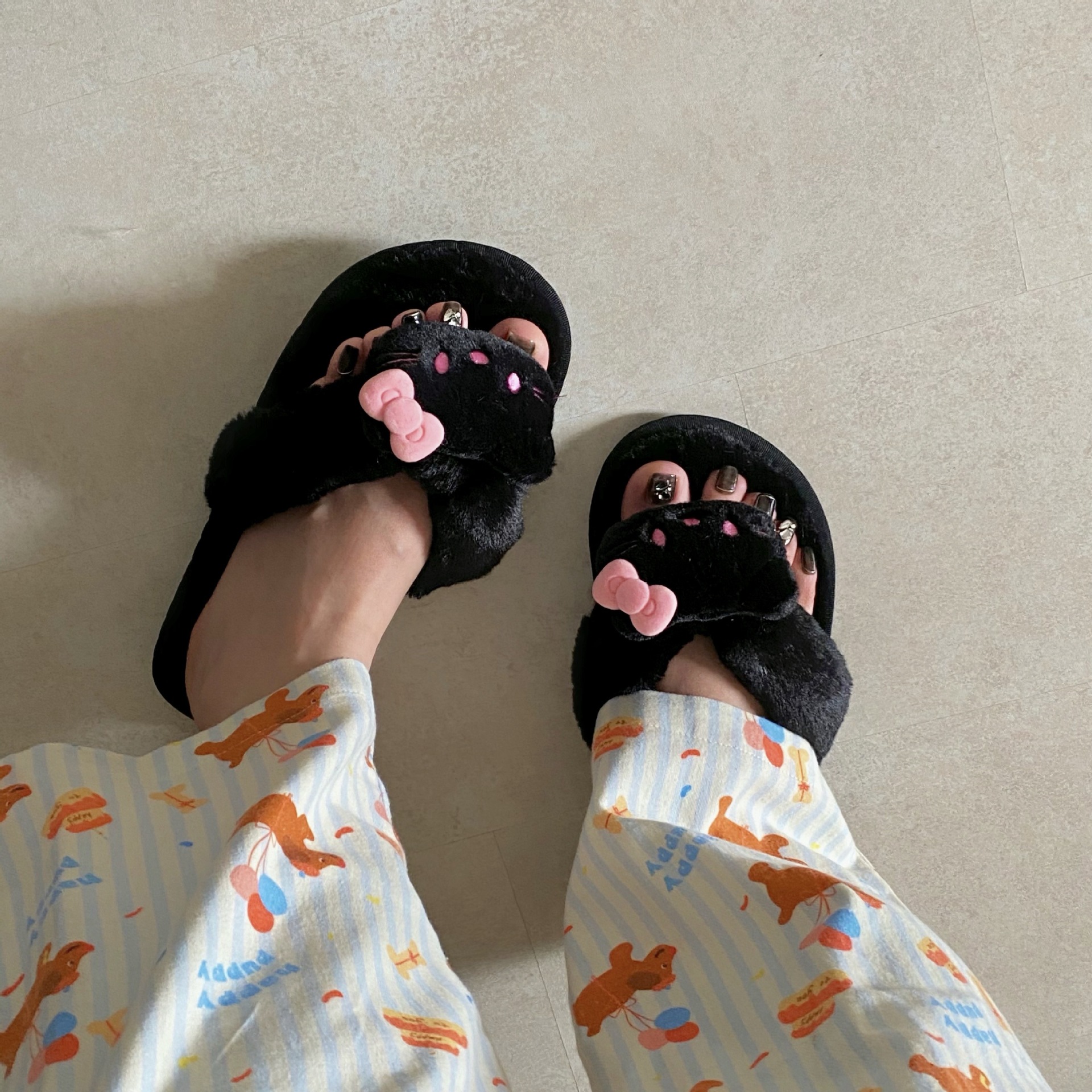 Cute cat cotton slippers, plush herringbone slippers, women can wear slippers outside, anti-slip, warm for autumn and winter, home padded cotton shoes Application Scenario
