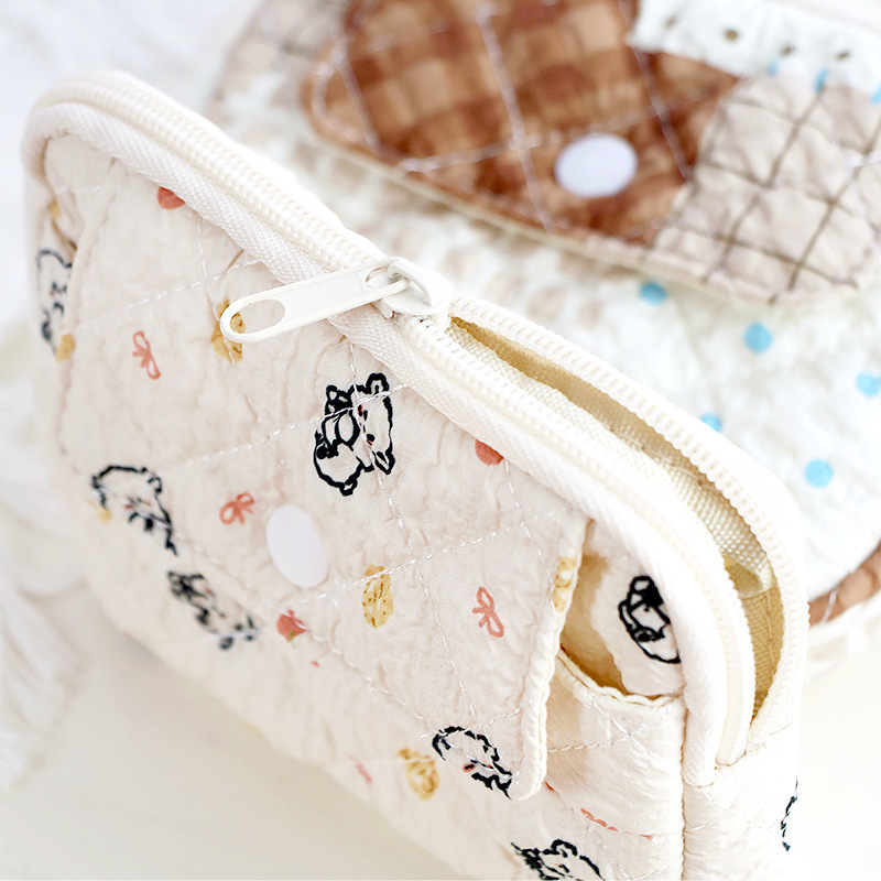 Retro square quilted cotton-padded portable storage bag, cute and soft coin purse, lipstick storage bag, makeup bag Application Scenario
