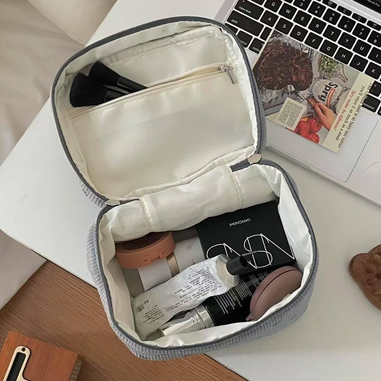 Ins-style corduroy heart-shaped cosmetic bag for women, large-capacity high-end hand-held cosmetic bag, cosmetic storage bag Specification drawing