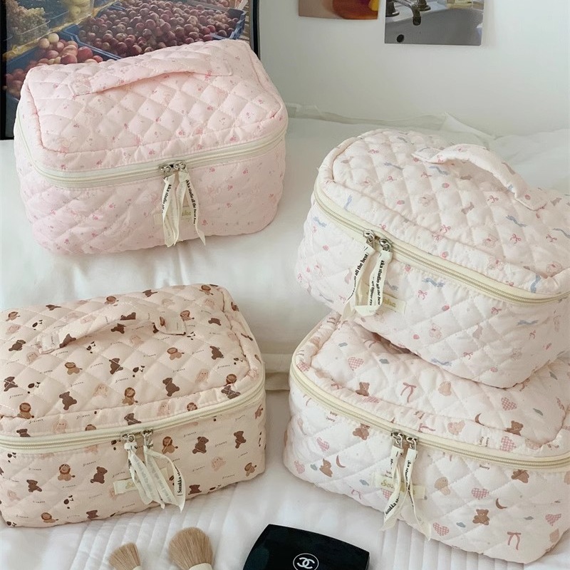 Cartoon soft makeup bag for women, large-capacity portable travel skincare and toiletries bag, hand-held storage bag details Picture