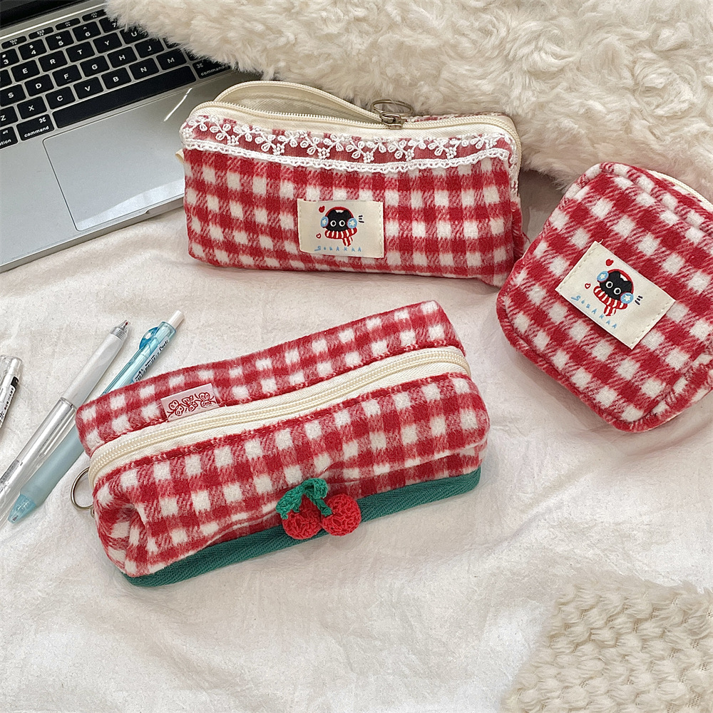 5222 New woolen checkered storage bag, student hygiene bag, stationery pen case, large-capacity multi-functional makeup bag Application Scenario