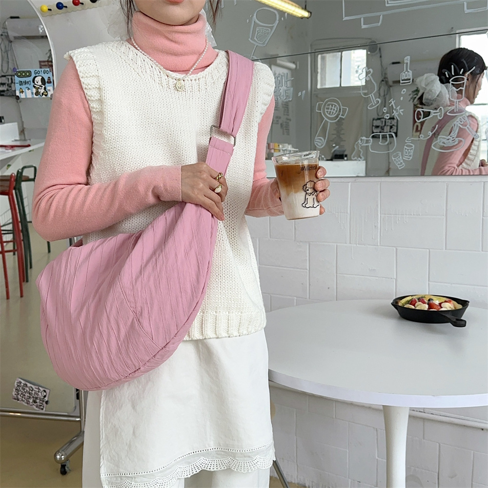 52212 Simple and niche commuter dumpling Bag, large capacity crossbody bag, ins single-shoulder bag, solid color sports underarm bag Specification drawing