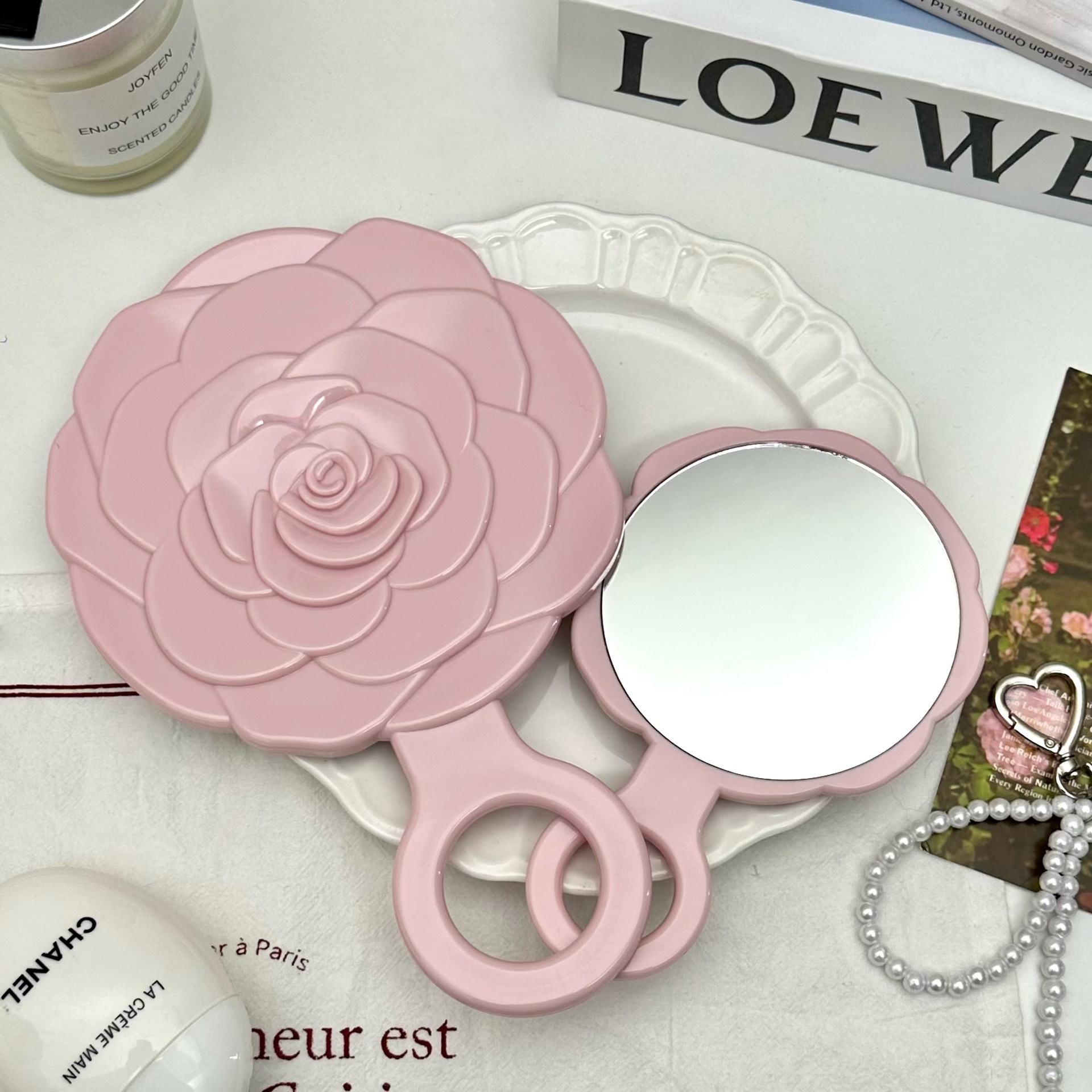 "ins Cute rose-flowered hand-held mirror, student dormitory portable touch-up mirror, makeup mirror, beauty mirror. Specification drawing