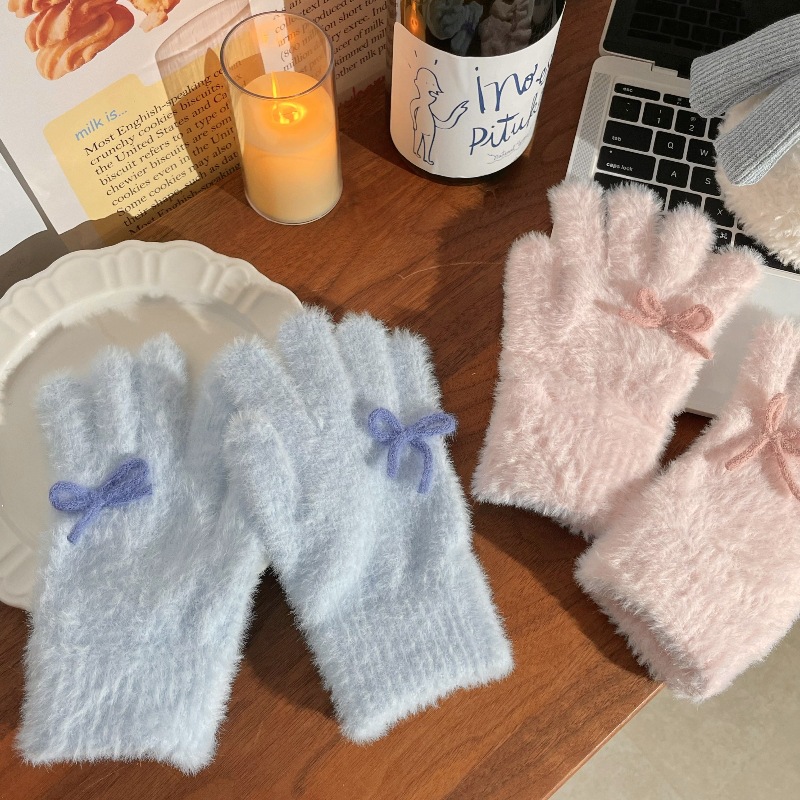 Winter gloves with bow, super warm gloves for women, thickened plush warm gloves, knitted Application Scenario