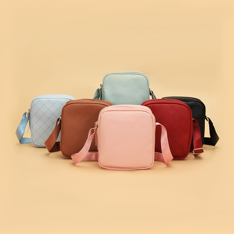 New women's solid color simple crossbody bag 2023 summer cross-border multi-functional small square bag wholesale full figure