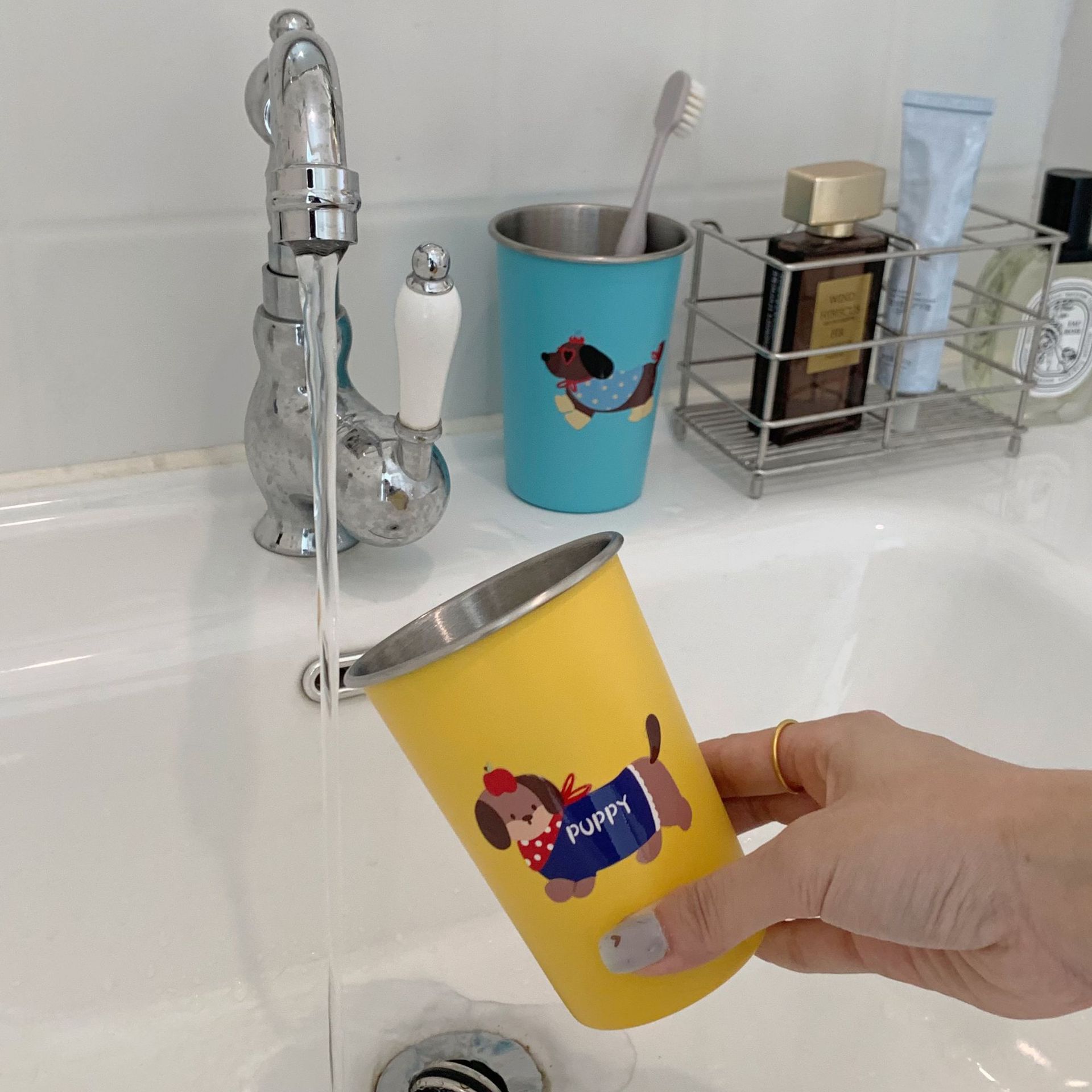 High appearance level dog washbasin cup, cute and simple mouthwash cup, home couple cartoon creative washbasin toothbrush, portable cup Application Scenario