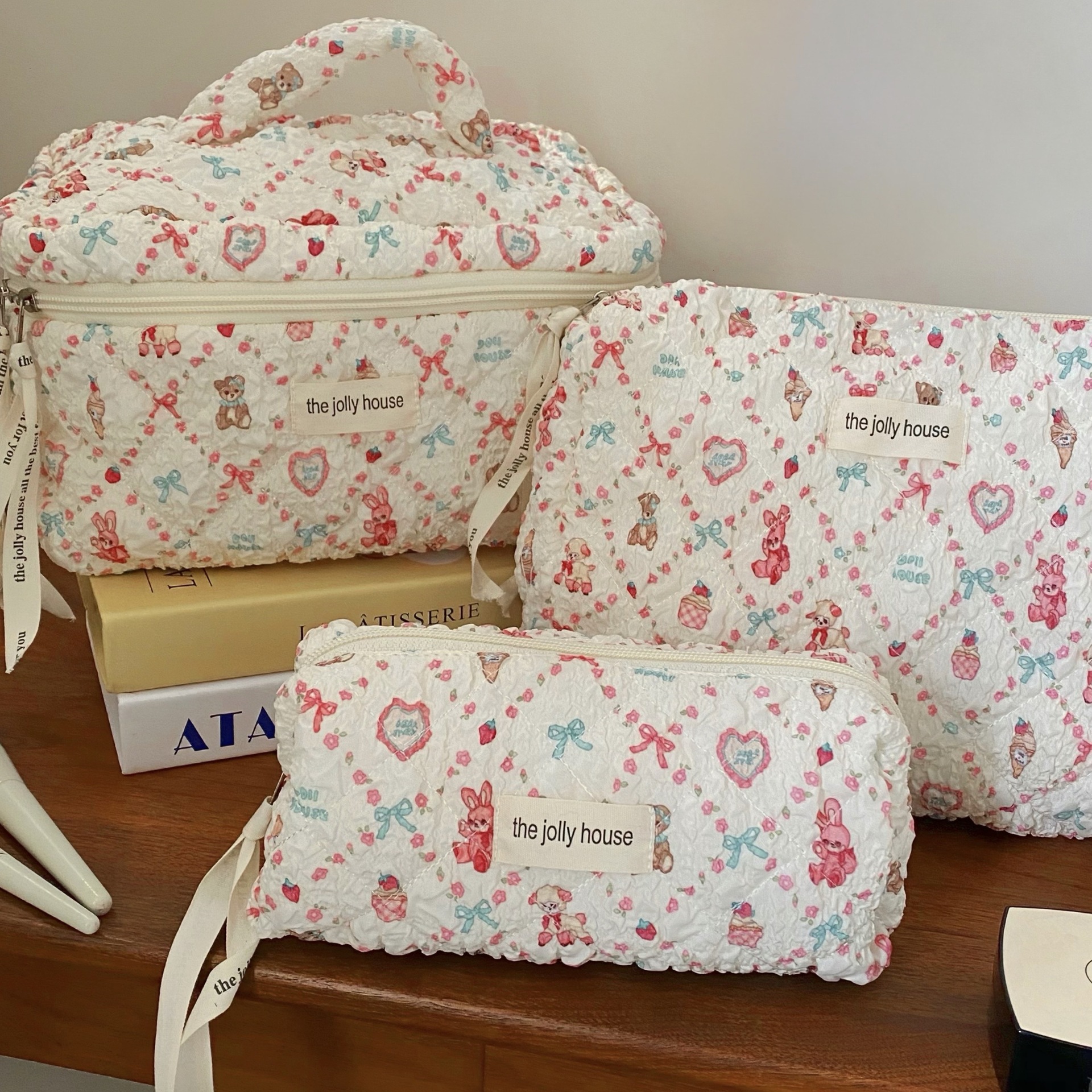 Cute mint Mambo lamb makeup bag for girls, large capacity student storage bag, handbag, bag in bag, pen case set full figure