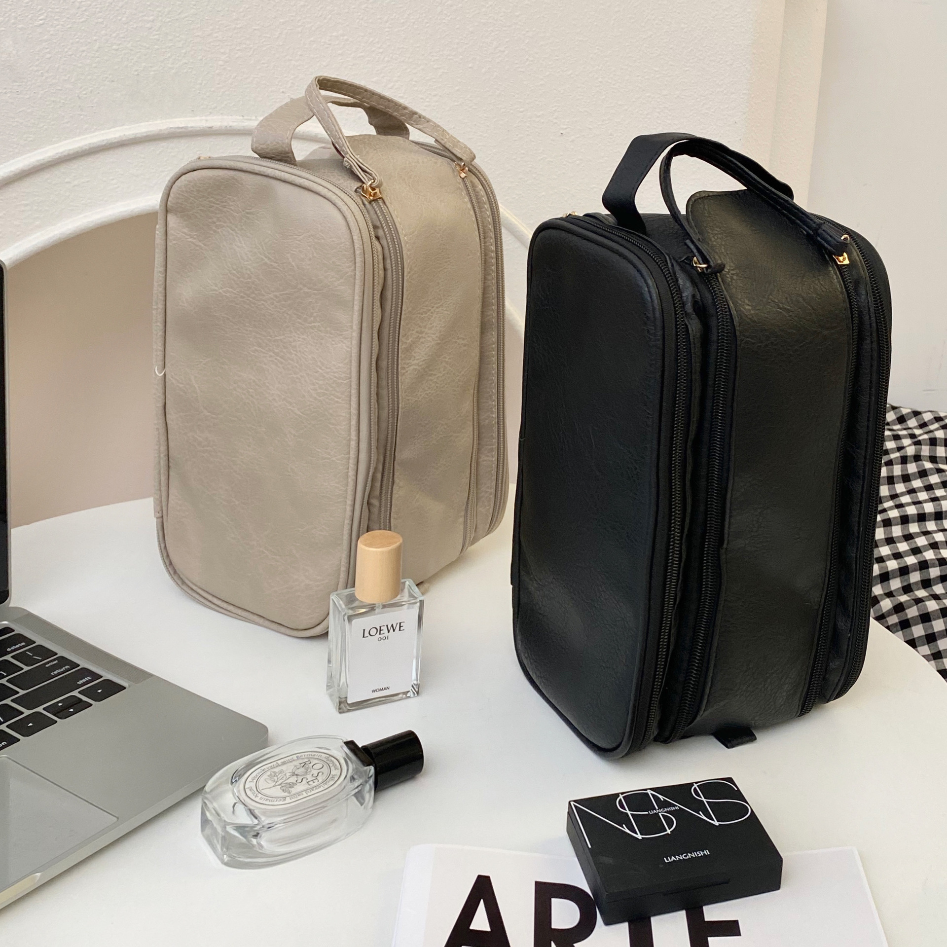 New large-capacity cosmetic bag for cosmetics storage, portable for travel, hand-held cosmetic bag for women, with compartments and layers Specification drawing