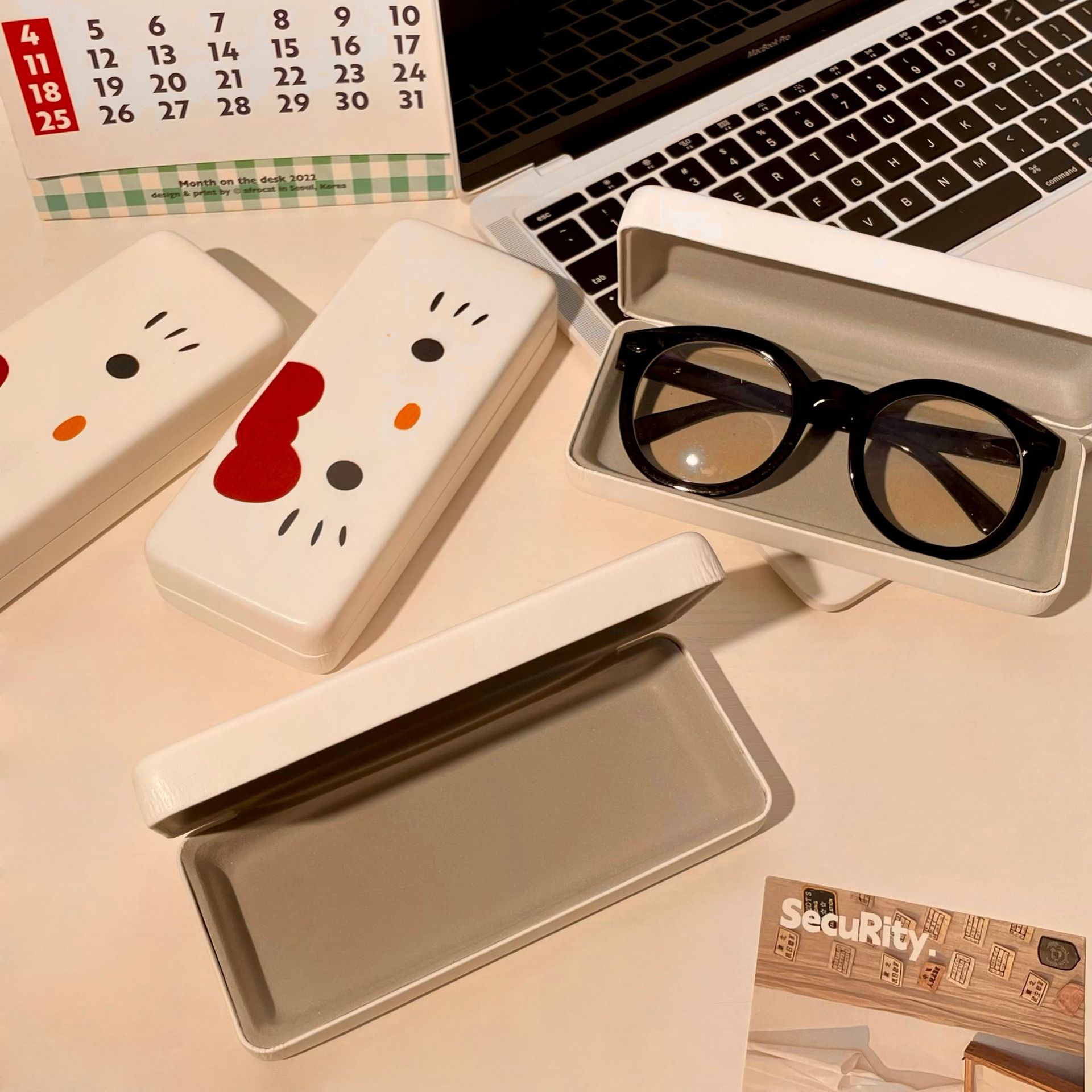Cute cat glasses case 2025 New model anti-pressure and anti-drop storage box, portable student sunglasses and myopia glasses box Specification drawing