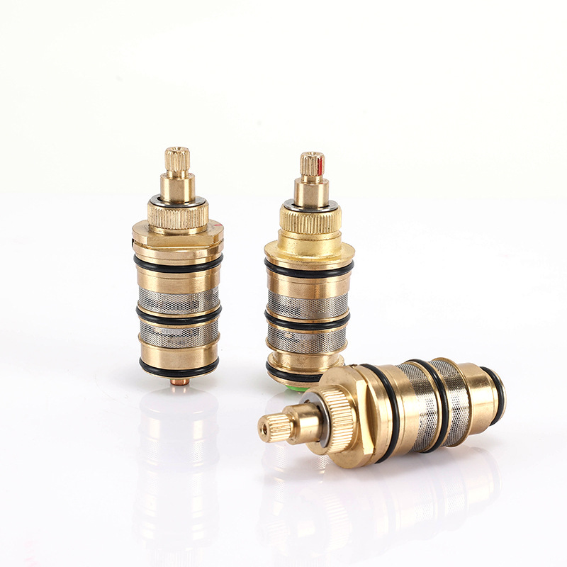 The manufacturer supplies household constant-temperature solar cold and hot temperature adjustment memory alloy all-copper constant-temperature valve cores full figure