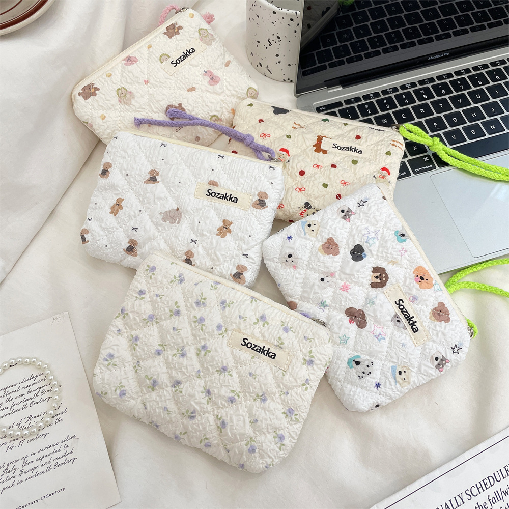 43162 Floral quilted cotton-padded portable Sanitary napkin Storage bag, large capacity, cute and soft, small change pocket red envelope Application Scenario