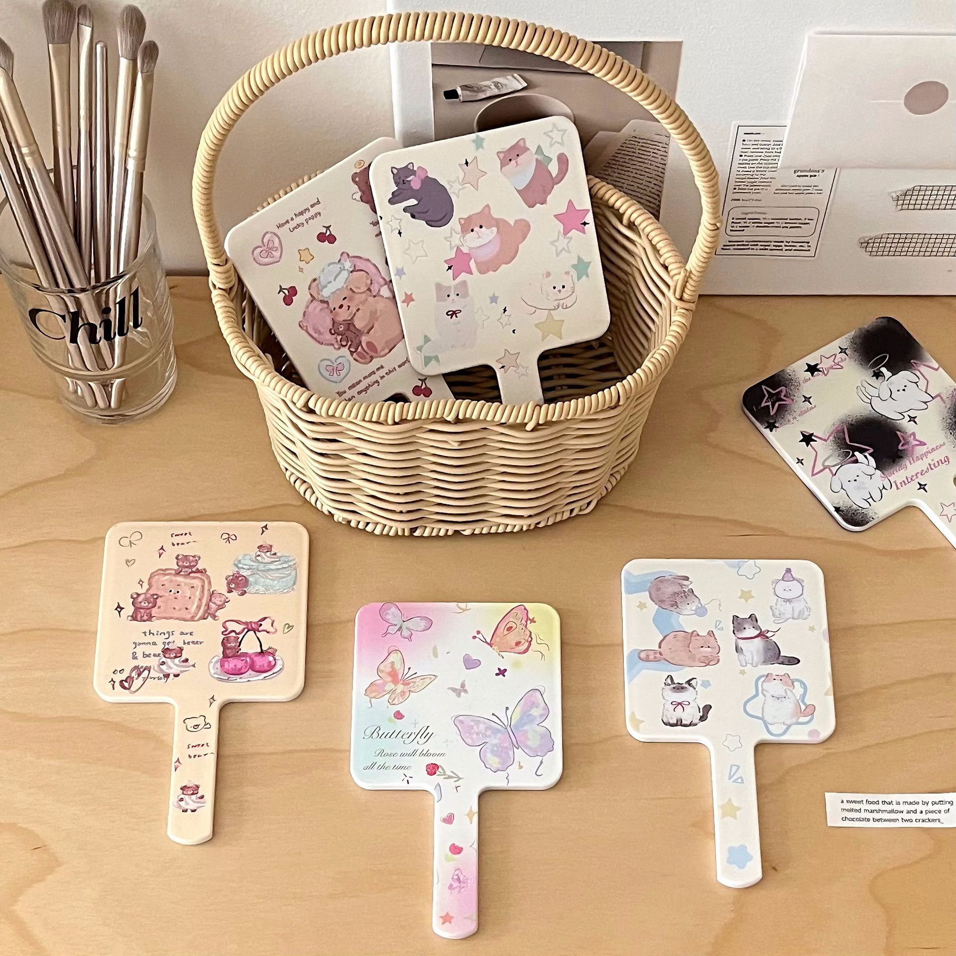 Original cartoon handheld mirror, high appearance level makeup mirror, female students in student dormitories carry household portable small mirrors with them Item Picture