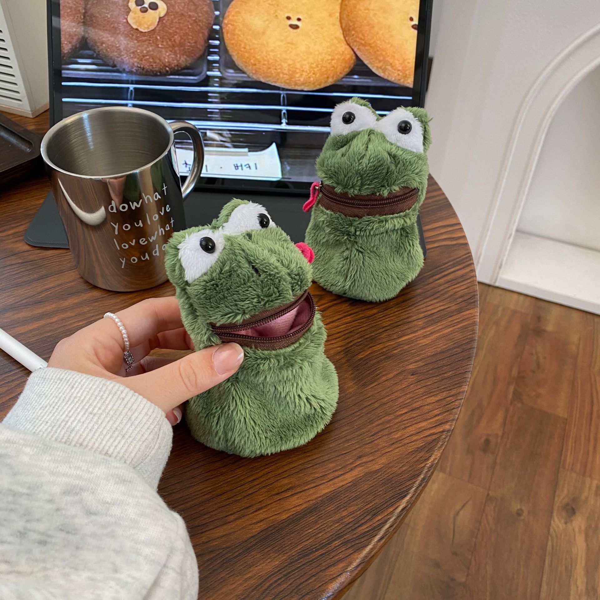The blogger's same style frog coin purse, cute plush toy doll, keychain, pendant, portable coin purse Specification drawing