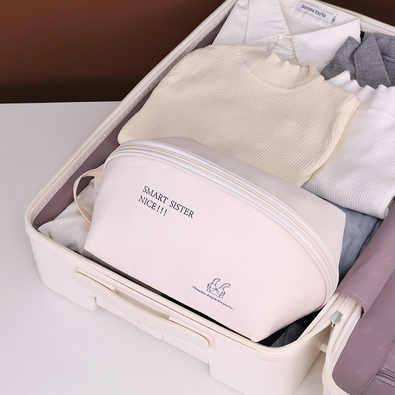 Cross-border travel portable moonlit underwear storage bag, dormitory home bra bag, underwear and socks compartments storage bag Application Scenario
