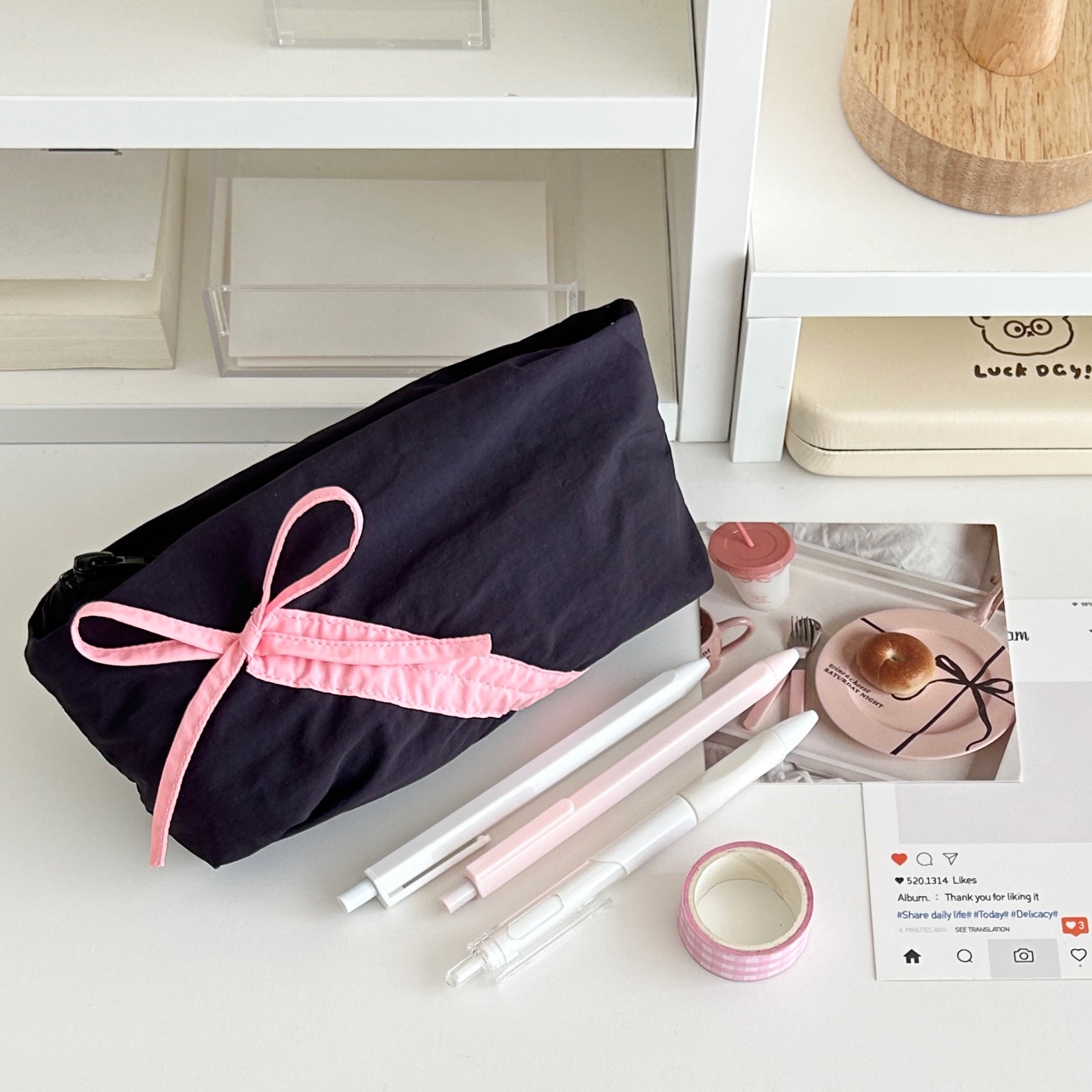 Cute bow pen case, high appearance level, ins niche large-capacity storage bag, pencil case, stationery storage bag for girls Item Picture