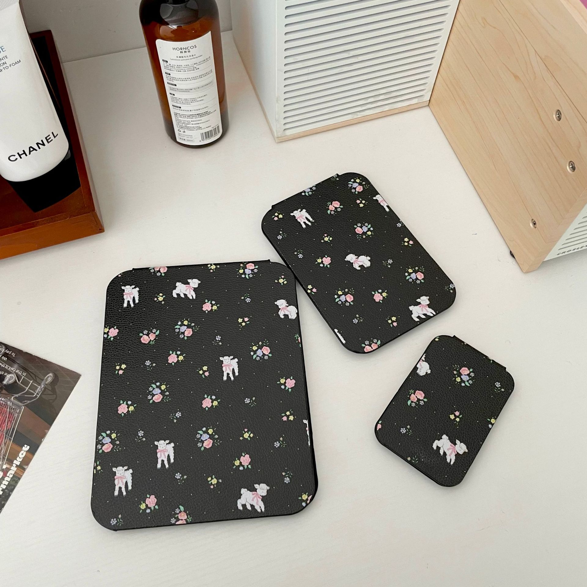 Flower Little Lamb Folding Mirror for Women 2025 New Model Portable office, dormitory, home makeup mirror for Women, small portable mirror Specification drawing