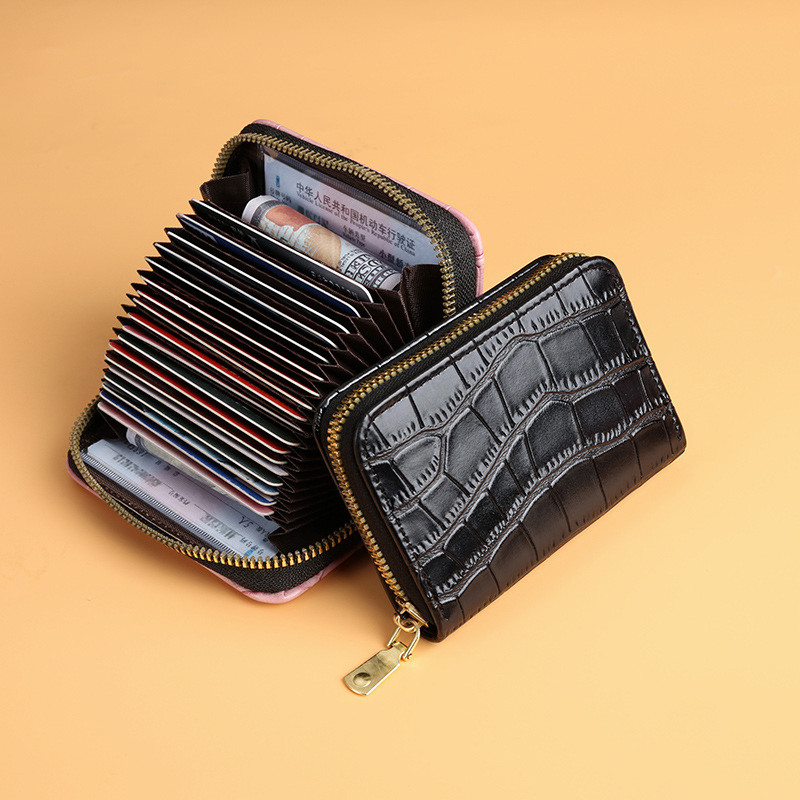 New mini Korean version of the card case for women, featuring crocodile pattern, multi-functional anti-demagnetization and multi-position driver's license, retro bank card case Application Scenario