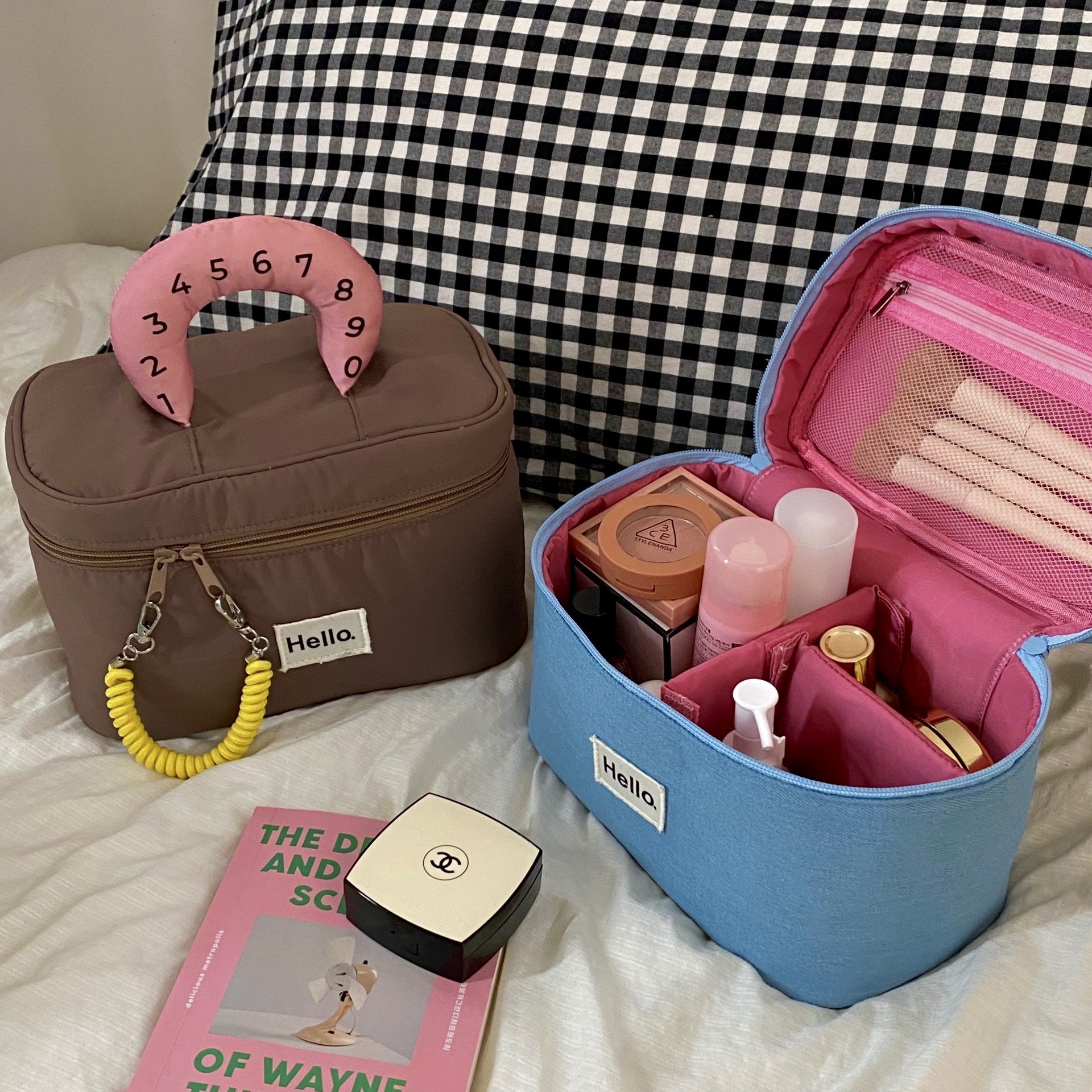 hello Telephone Line Makeup Bag for Women 2025 New waterproof Portable toiletry Bag with large capacity and compartments for makeup full figure