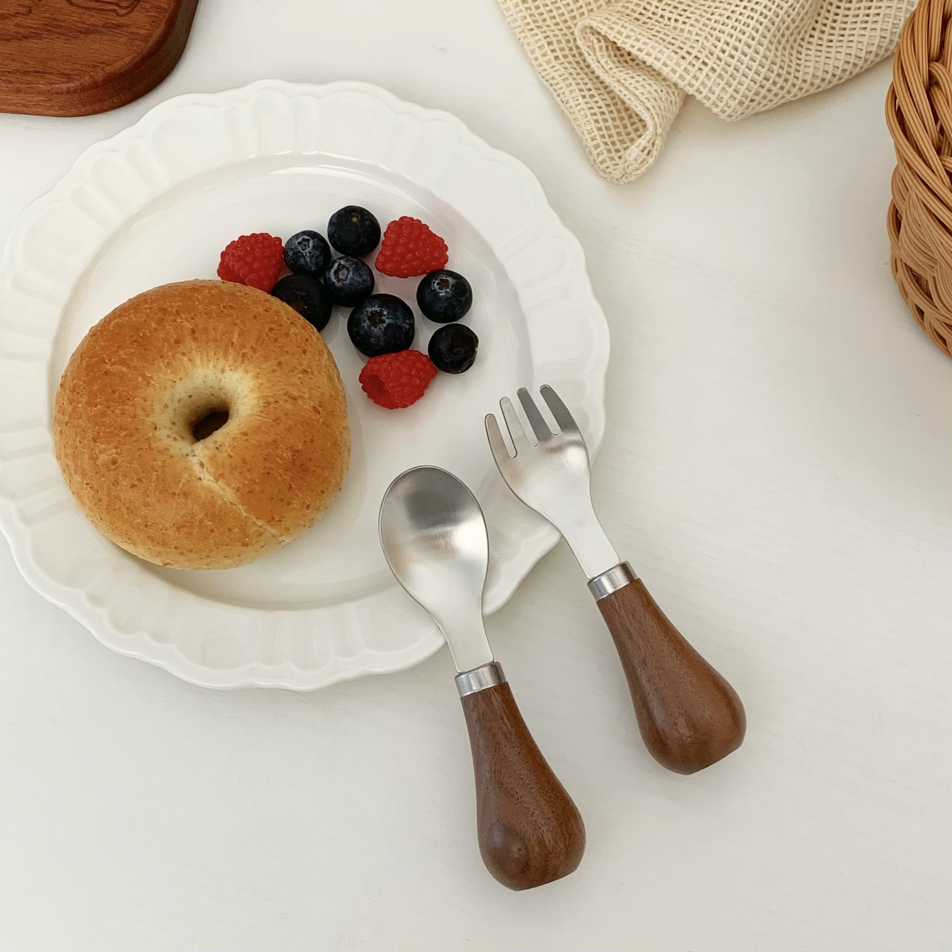 Solid wood walnut 316 matte stainless steel fork and spoon, standing, foodie, cute household tableware, dessert spoon Specification drawing