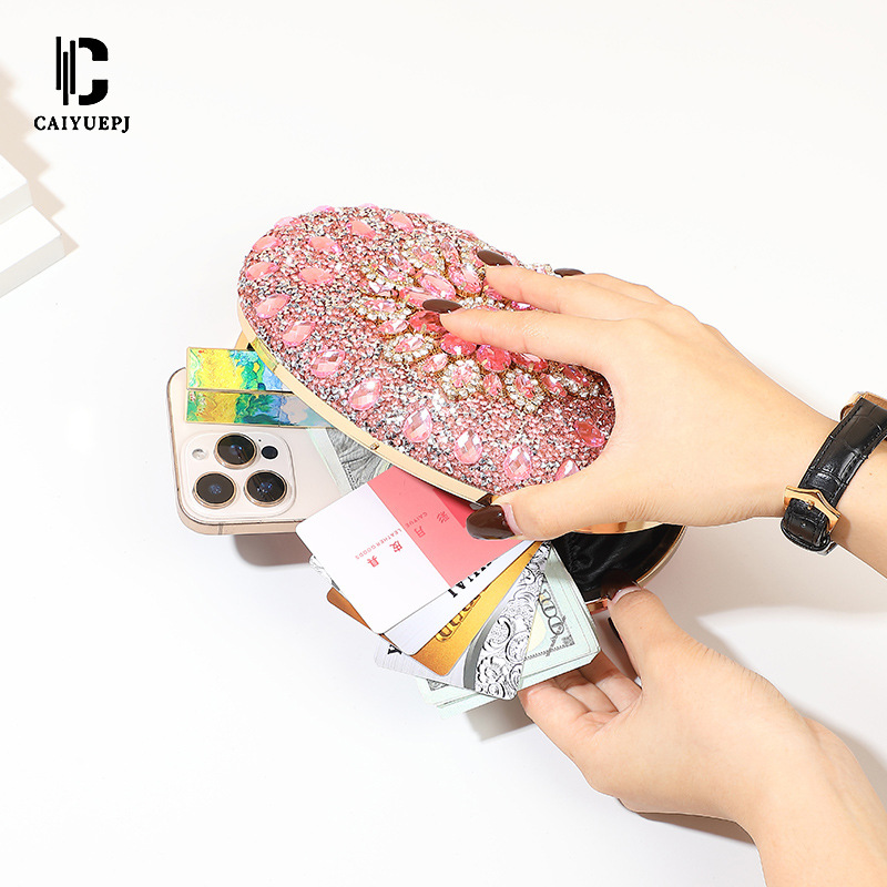 Cross-border new diamond clutch bag, dinner bag, oval single-shoulder bag, hand-held cheongsam bag, shell bag Application Scenario