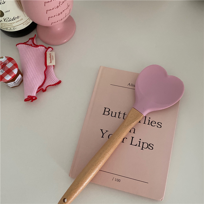Kitchen essentials ~ Instagram pink girlish silicone cream spoon and Korean dessert baking spatula, the same style as a niche blogger Application Scenario