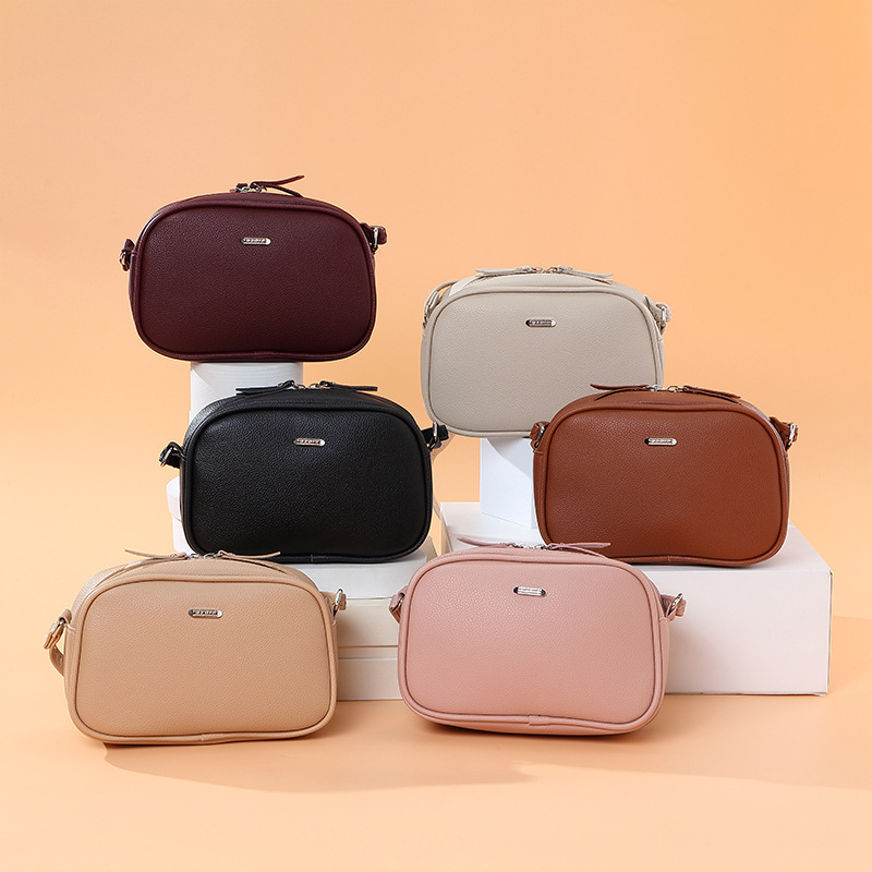 New small square bag women's solid color simple crossbody bag 2024 Spring cross-border foreign trade multi-functional single-shoulder bag details Picture
