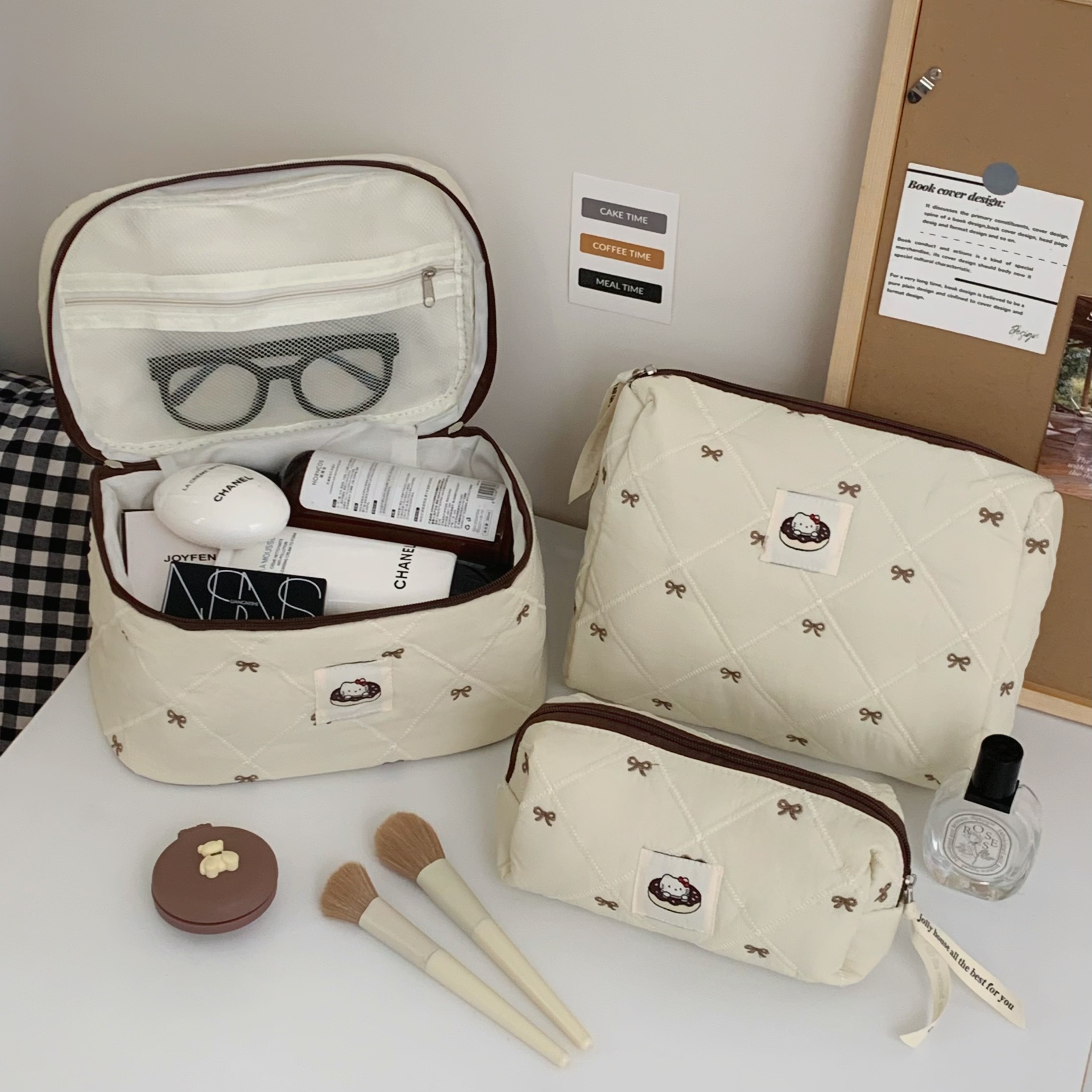 Milk tea doughnut cosmetic bag for Women 2025 New high appearance level portable large-capacity cosmetic storage bag handbag details Picture
