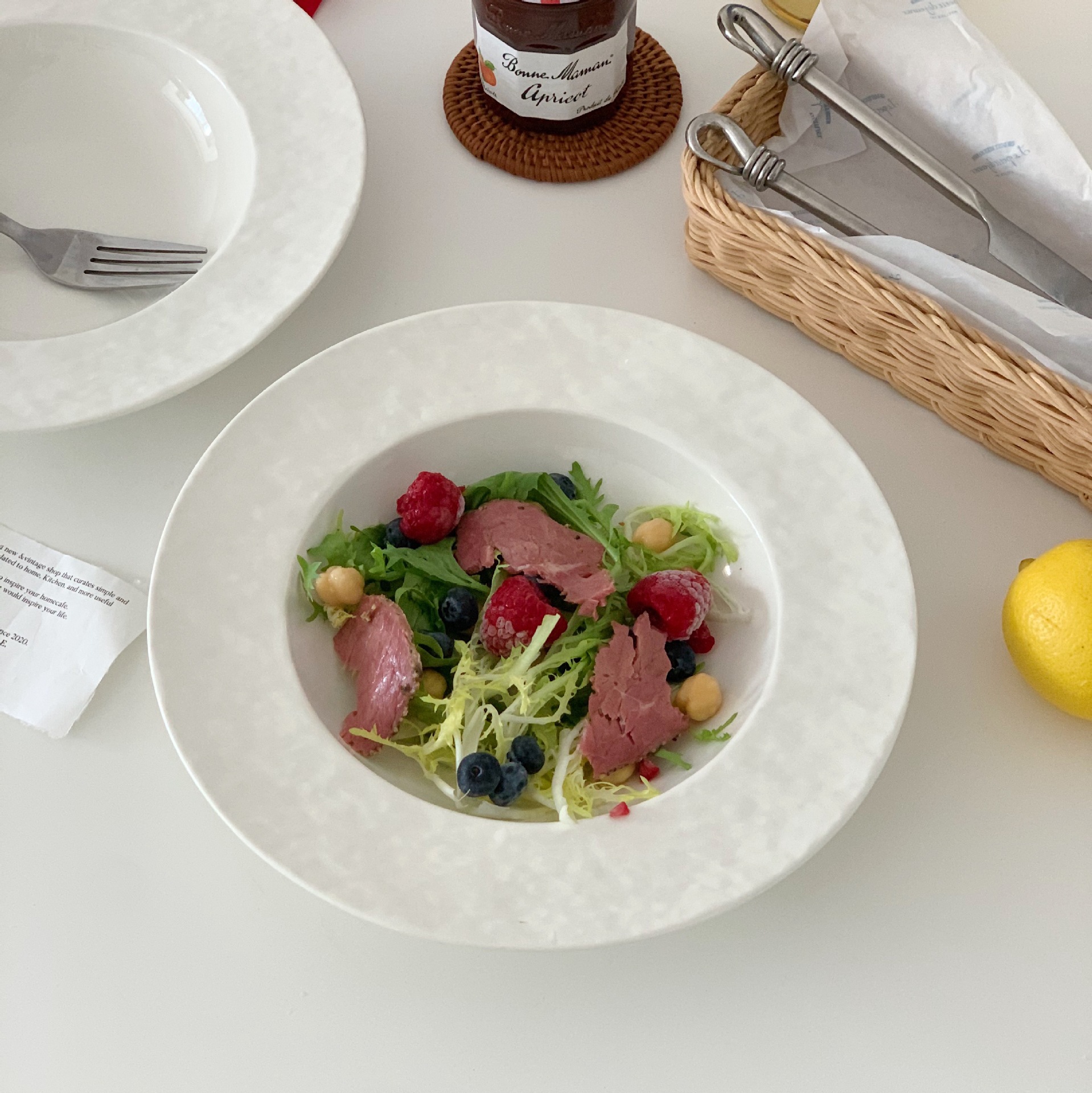 High-end rock-patterned plates, simple Western-style steak plates, pasta plates, ceramic salad plates, straw hat plates, small bowls Application Scenario