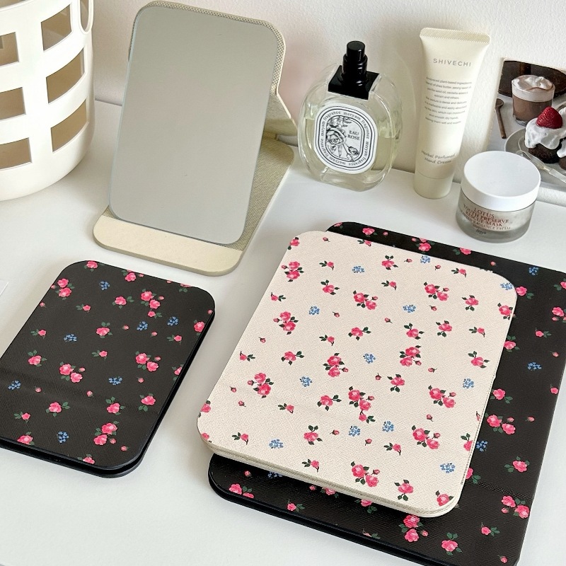 Retro floral folding small mirror, InS-style student dormitory home makeup mirror, table-style dressing mirror, portable mirror Application Scenario