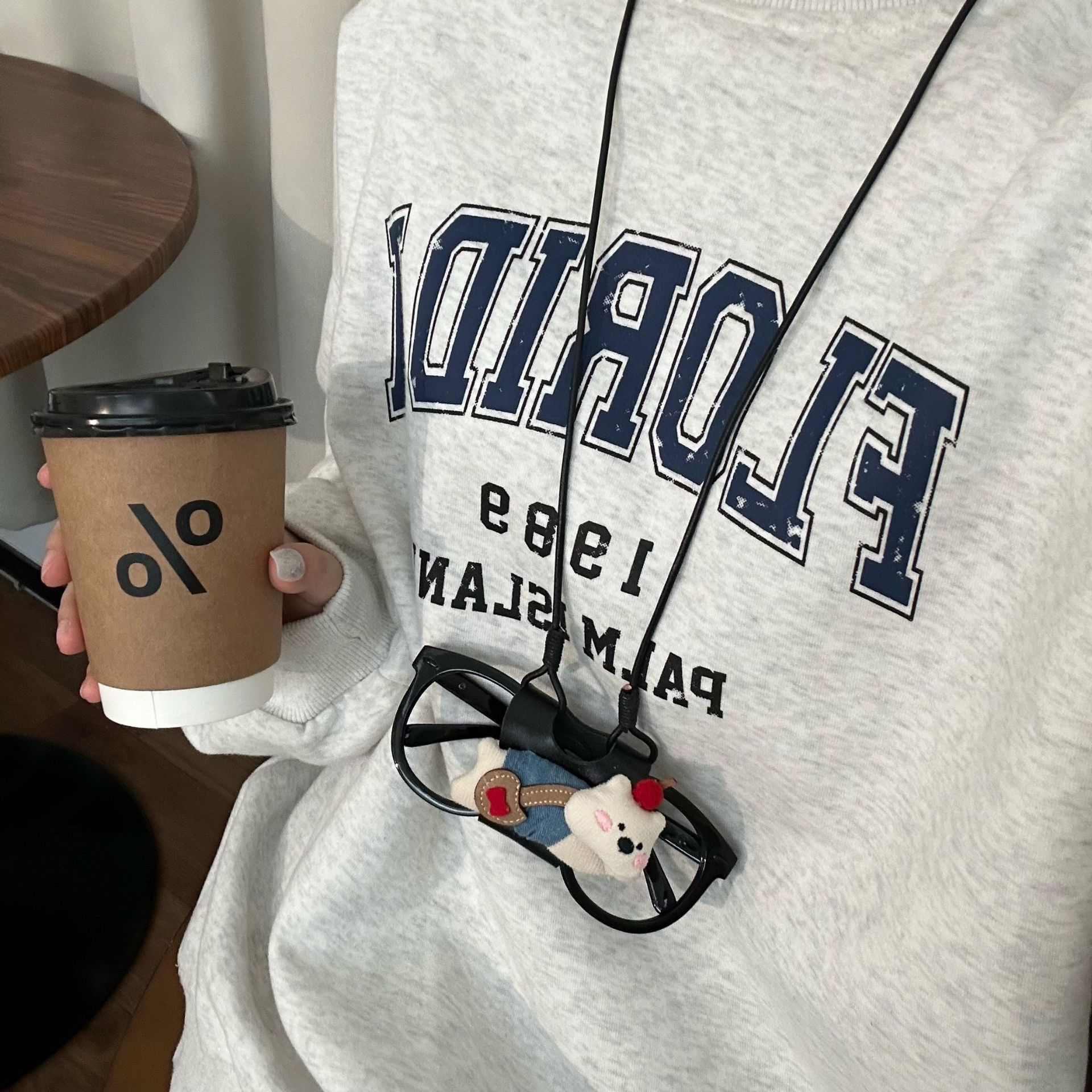 The InS-style halter-neck glasses string is the same cartoon sunglasses string necklace as the blogger. The glasses string is anti-loss and anti-fall Specification drawing