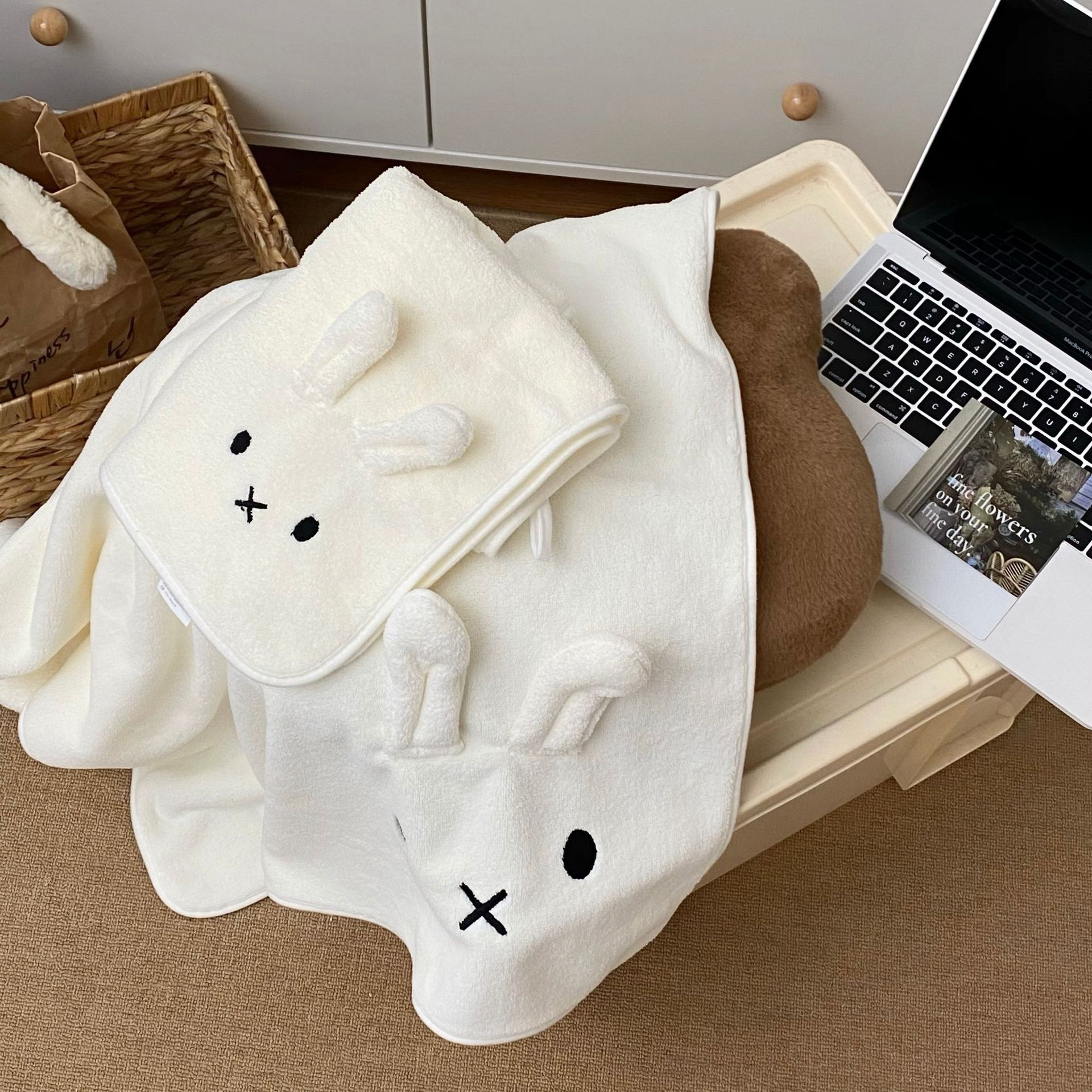 Cute Little White Rabbit 2025 New thickened coral fleece absorbent quick-drying bathroom towel, dry hair cap and bath towel details Picture