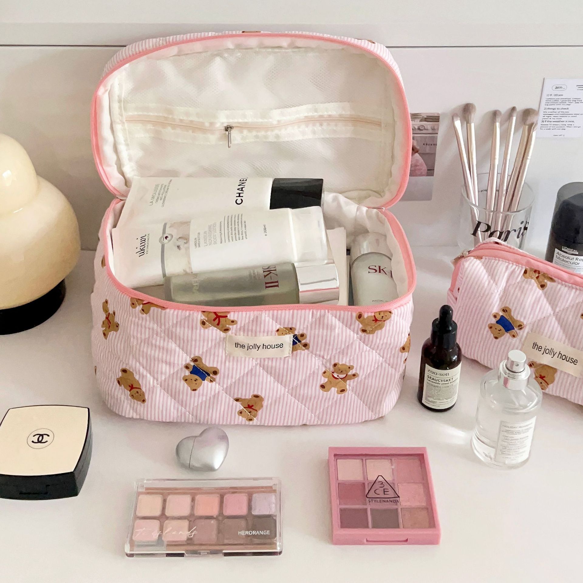 Sweet striped bear makeup bag, a girl's heart, portable large-capacity cosmetics storage bag for going out, hand-held bag Specification drawing
