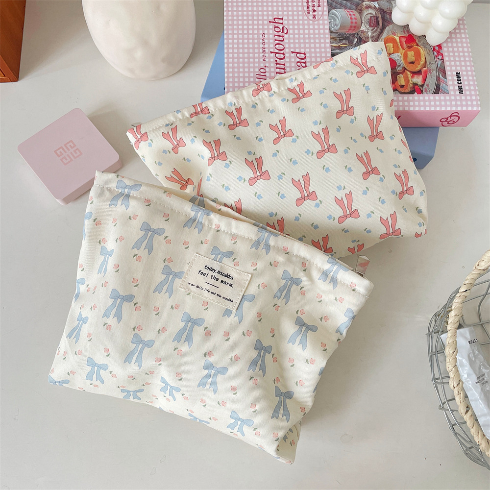 5622 Cosmetic bag with printed bow, portable skin care products storage, fabric small square bag, coin purse, and miscellaneous organization details Picture