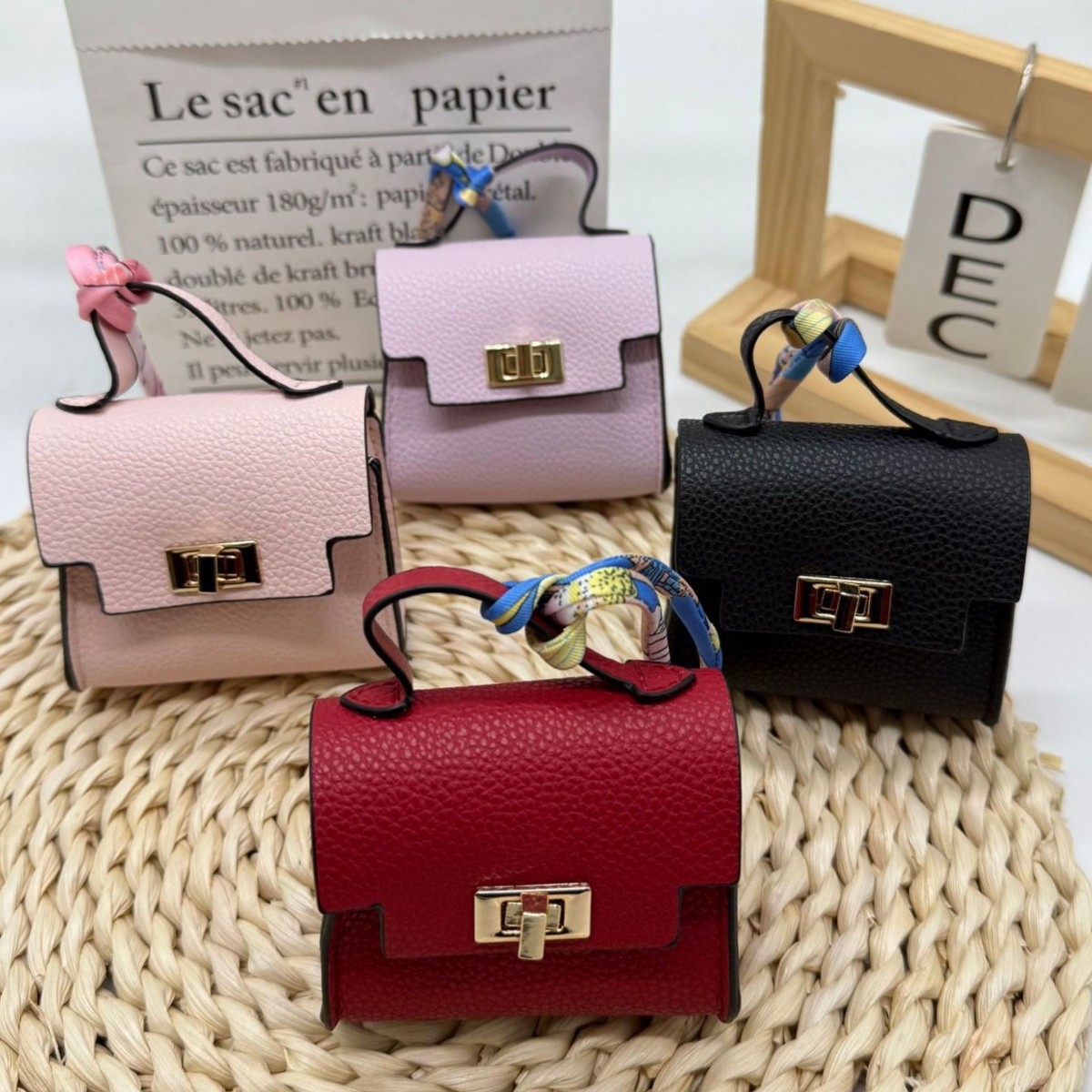 New niche design handbag with lychee pattern, high-end texture, small square bag, versatile hanging accessory full figure