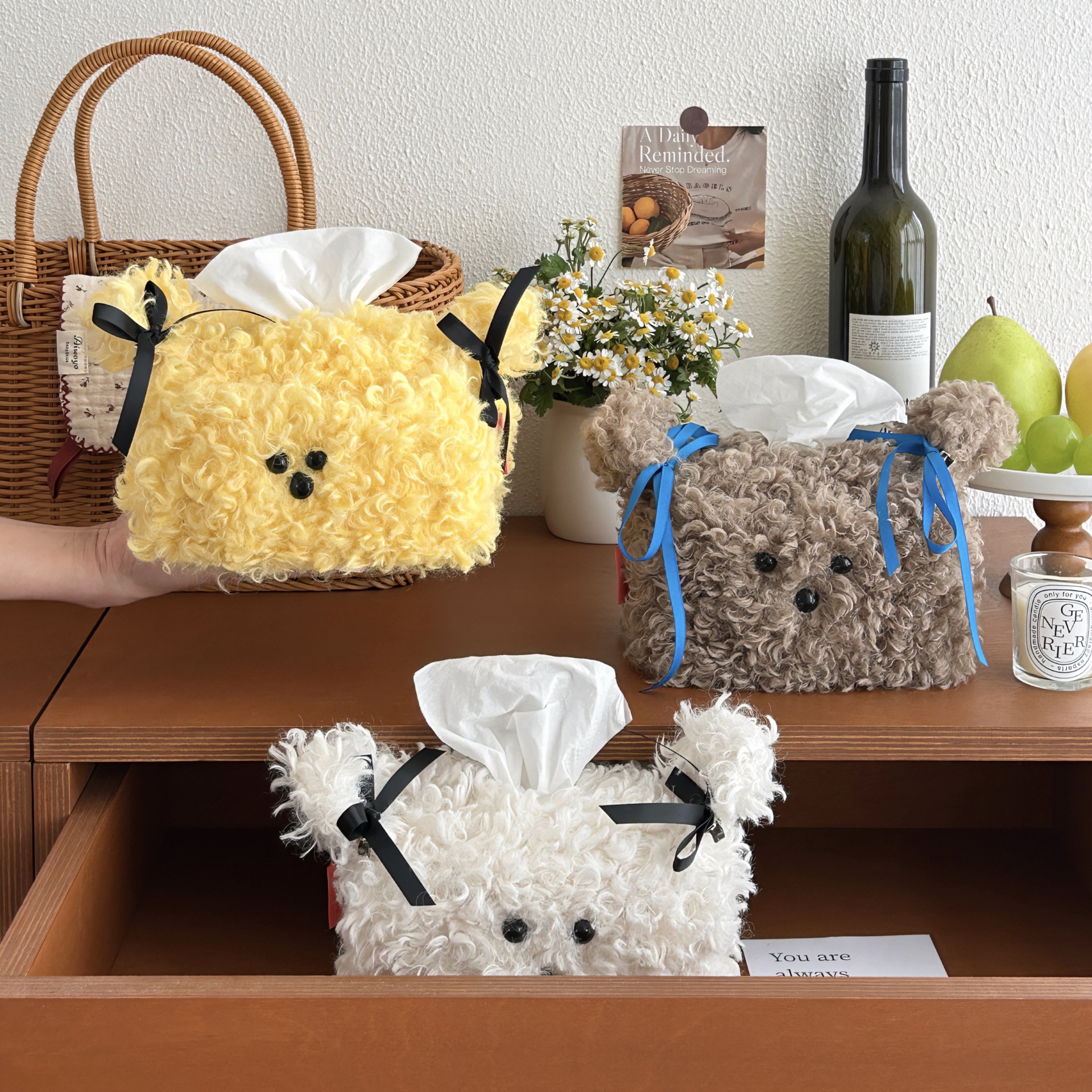 Cute plush dog tissue box, creative tissue box, dormitory female household desktop tissue set, living room desktop decoration Application Scenario