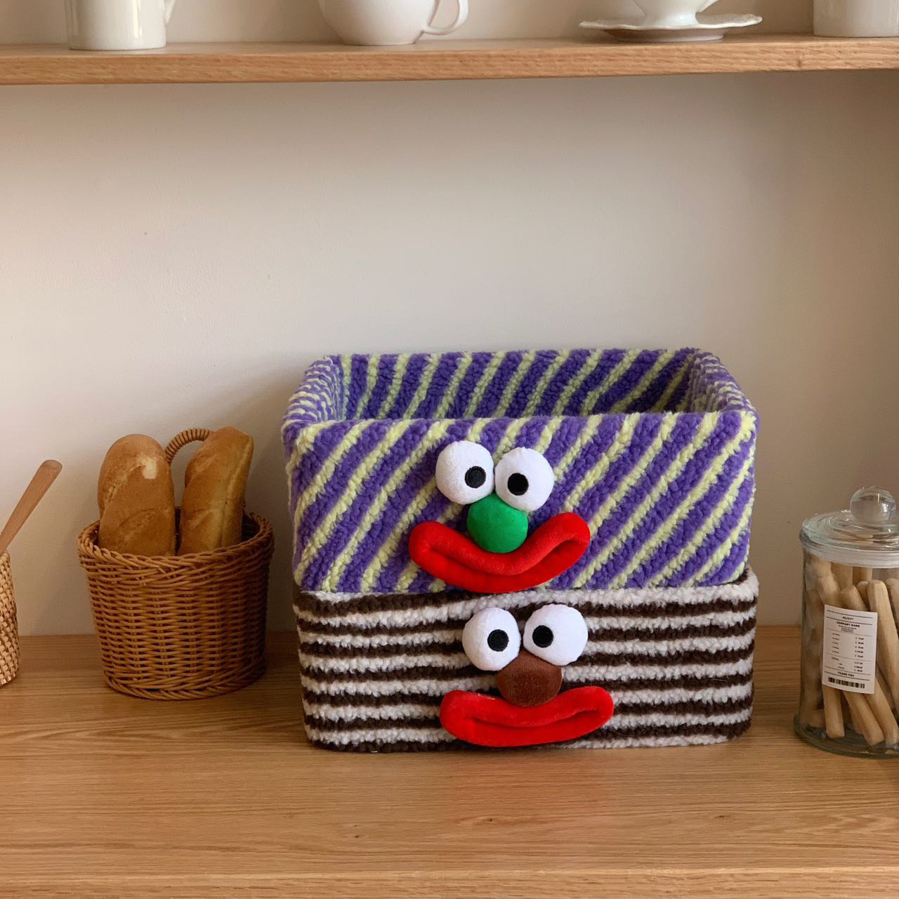 Creative clown storage box, the same style as Xiaohongshu's sheepskin desktop, storage basket for sundries, jewelry and cosmetics Specification drawing